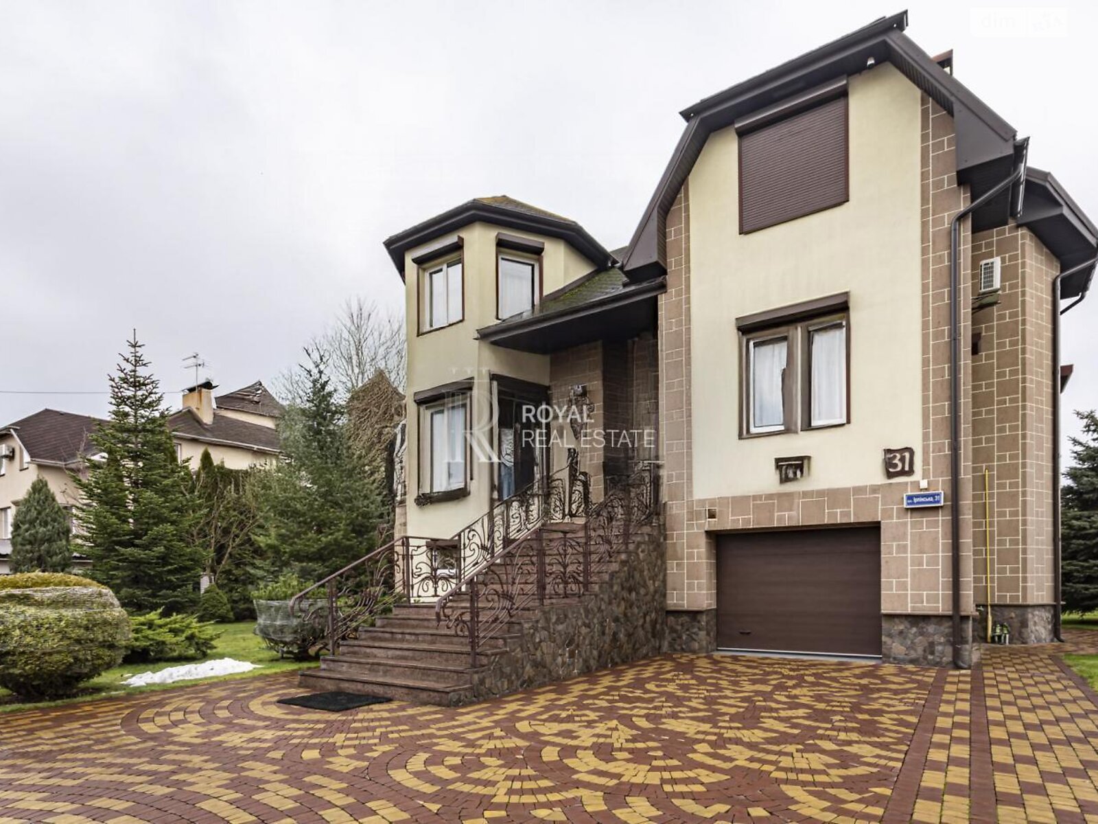 трехэтажный дом с верандой, 400 кв. м, кирпич. Продажа в Стоянке фото 1