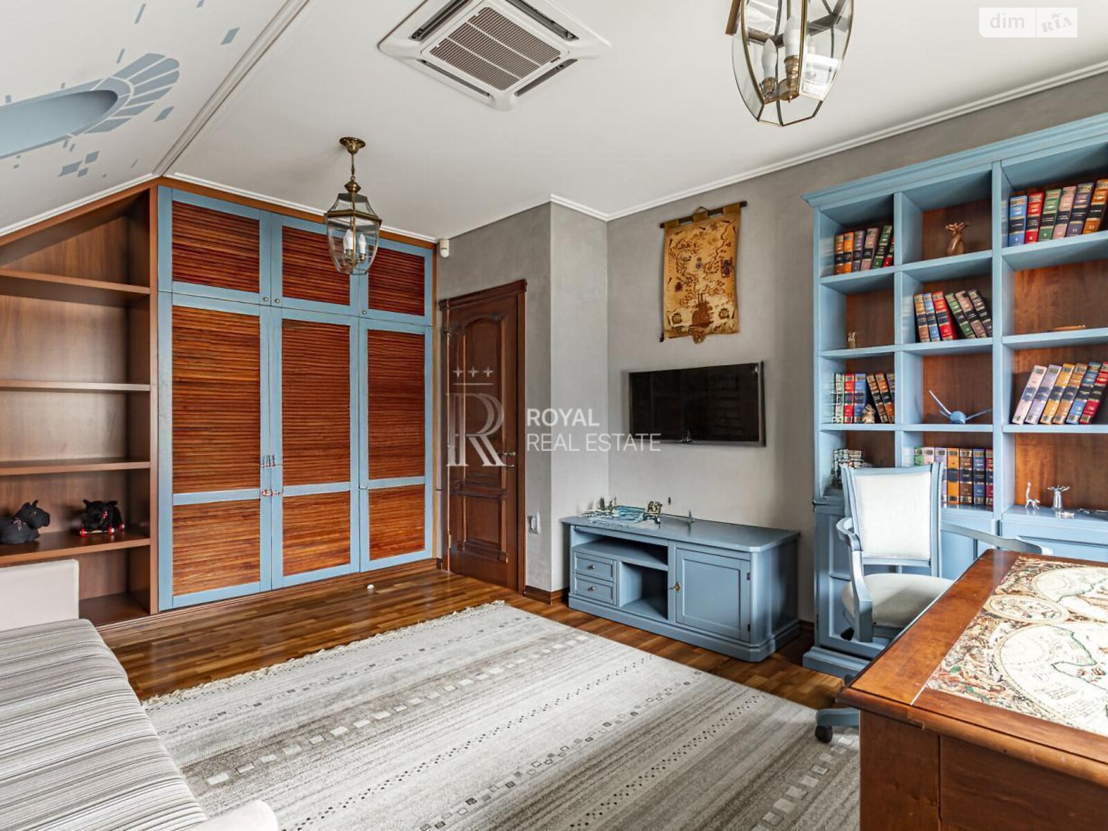 трехэтажный дом с верандой, 400 кв. м, кирпич. Продажа в Стоянке фото 1