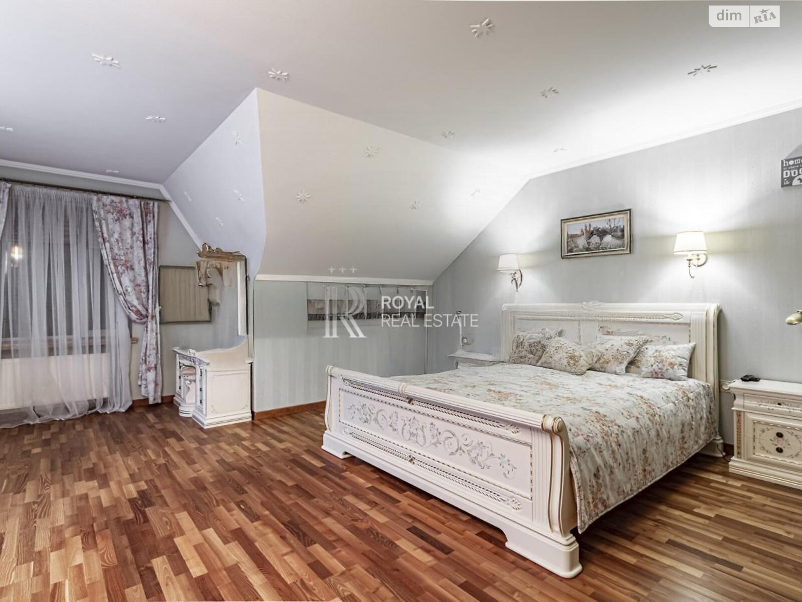 трехэтажный дом с верандой, 400 кв. м, кирпич. Продажа в Стоянке фото 1