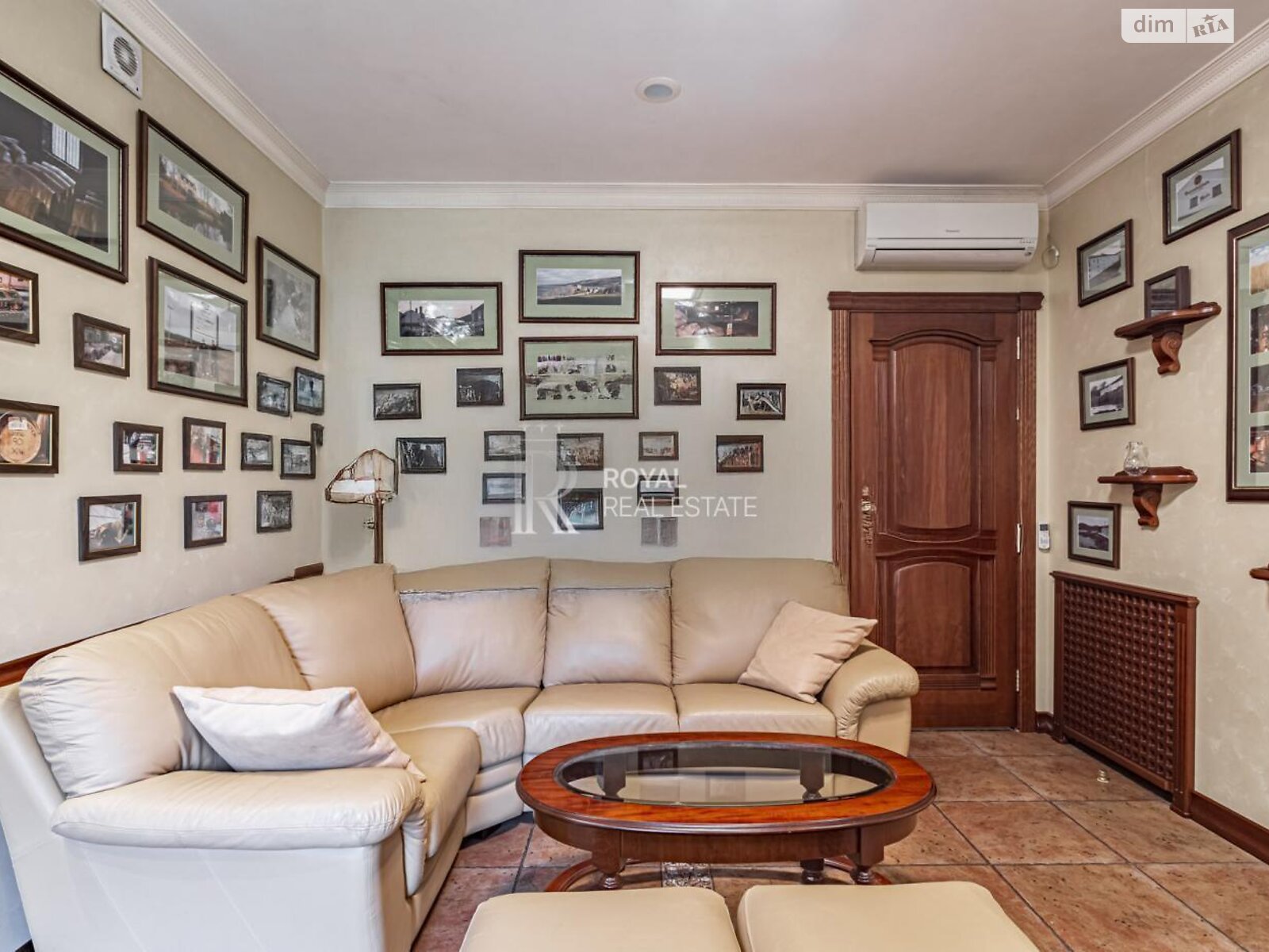 трехэтажный дом с верандой, 400 кв. м, кирпич. Продажа в Стоянке фото 1