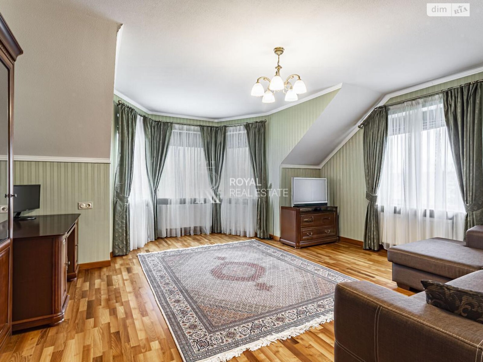 трехэтажный дом с верандой, 400 кв. м, кирпич. Продажа в Стоянке фото 1