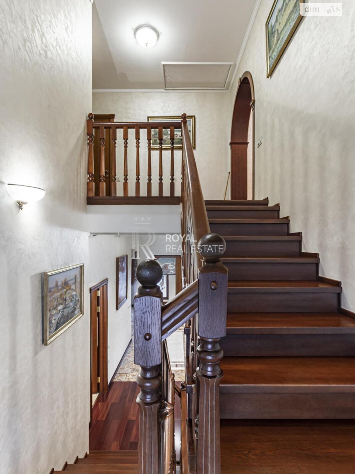 трехэтажный дом с верандой, 400 кв. м, кирпич. Продажа в Стоянке фото 1