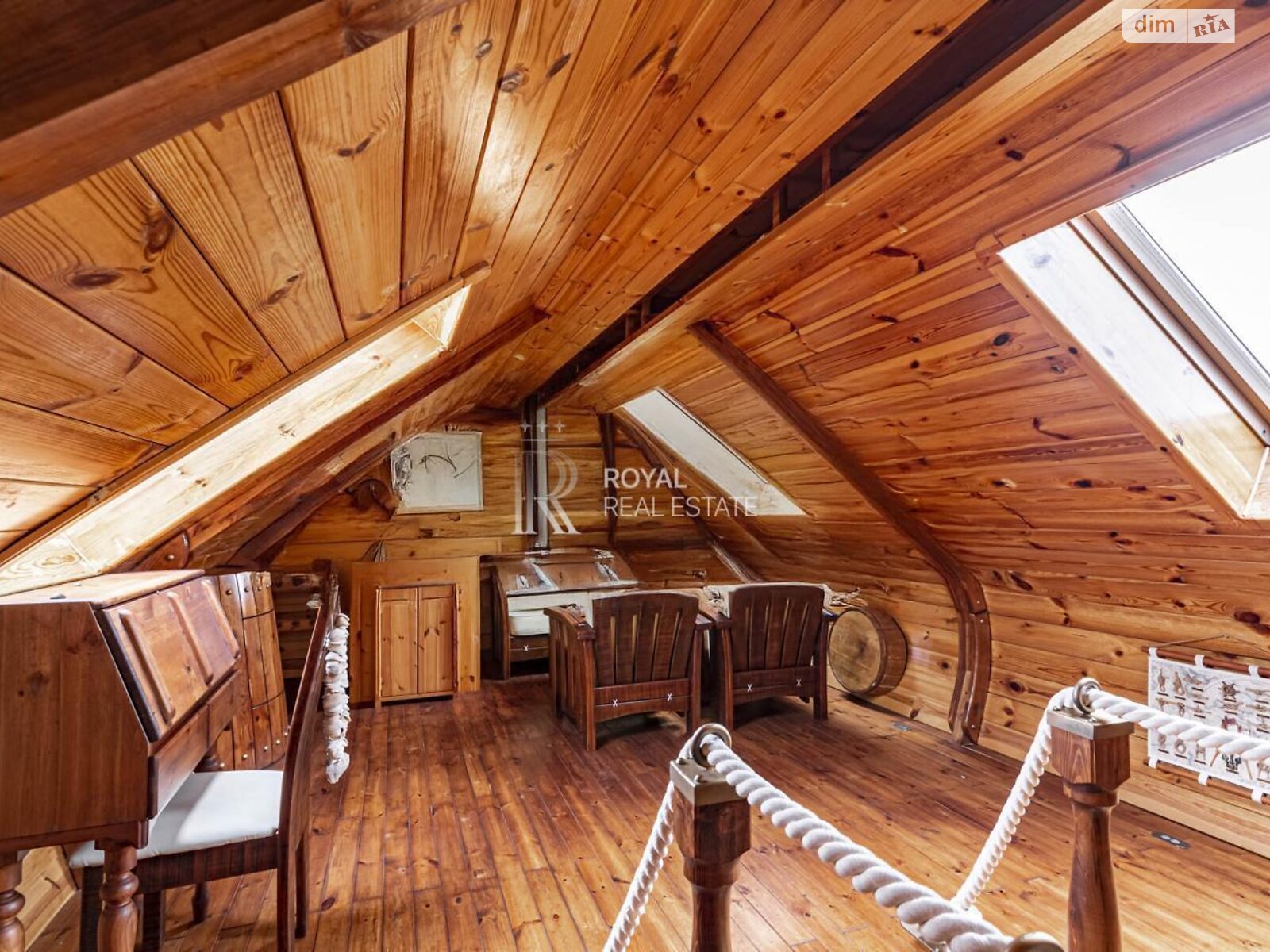 трехэтажный дом с верандой, 400 кв. м, кирпич. Продажа в Стоянке фото 1