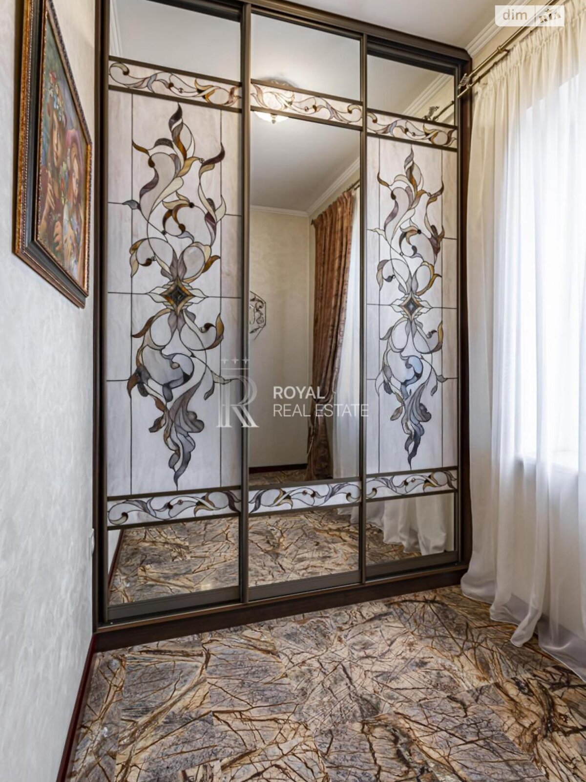 трехэтажный дом с верандой, 400 кв. м, кирпич. Продажа в Стоянке фото 1