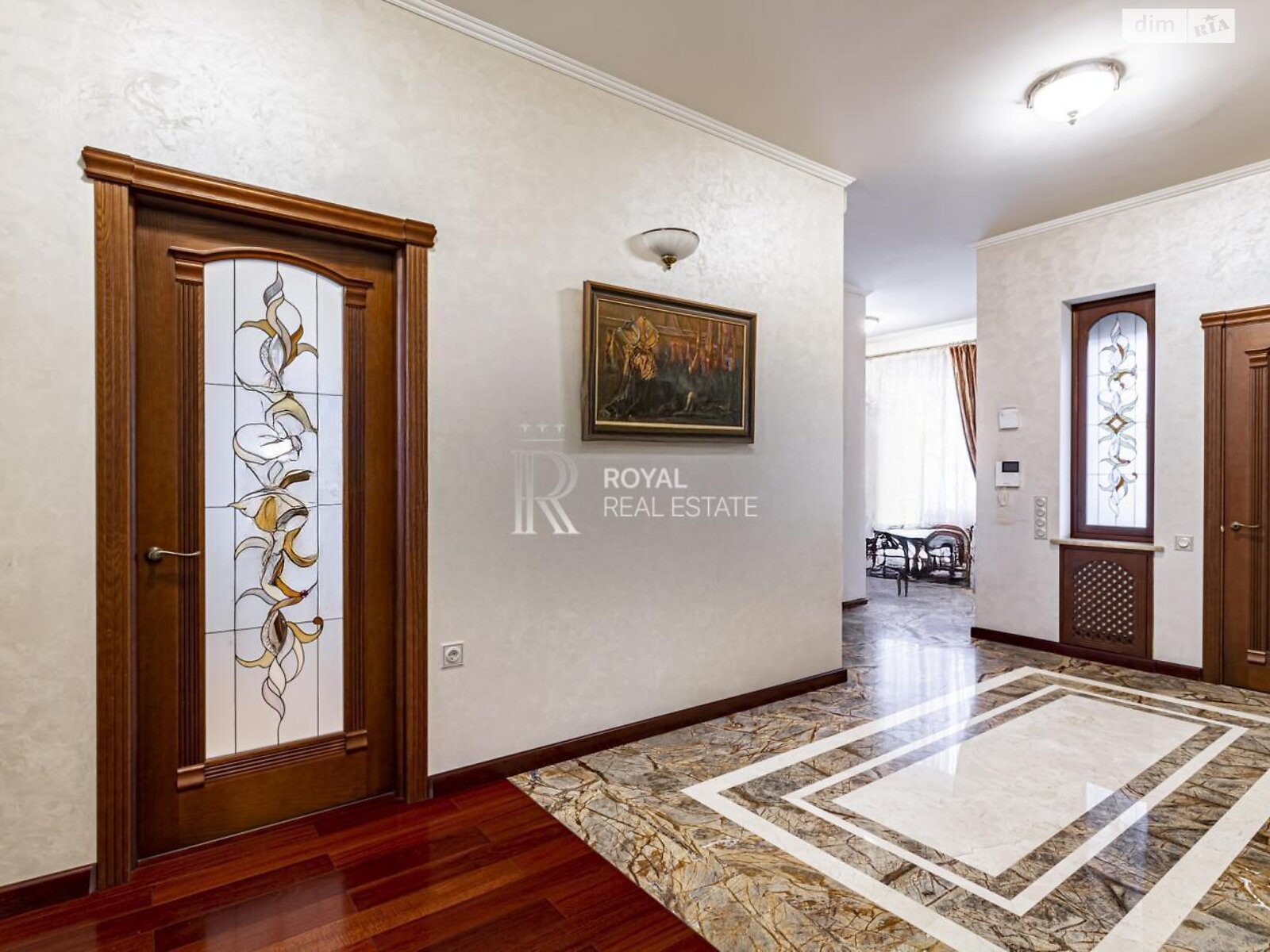 трехэтажный дом с верандой, 400 кв. м, кирпич. Продажа в Стоянке фото 1