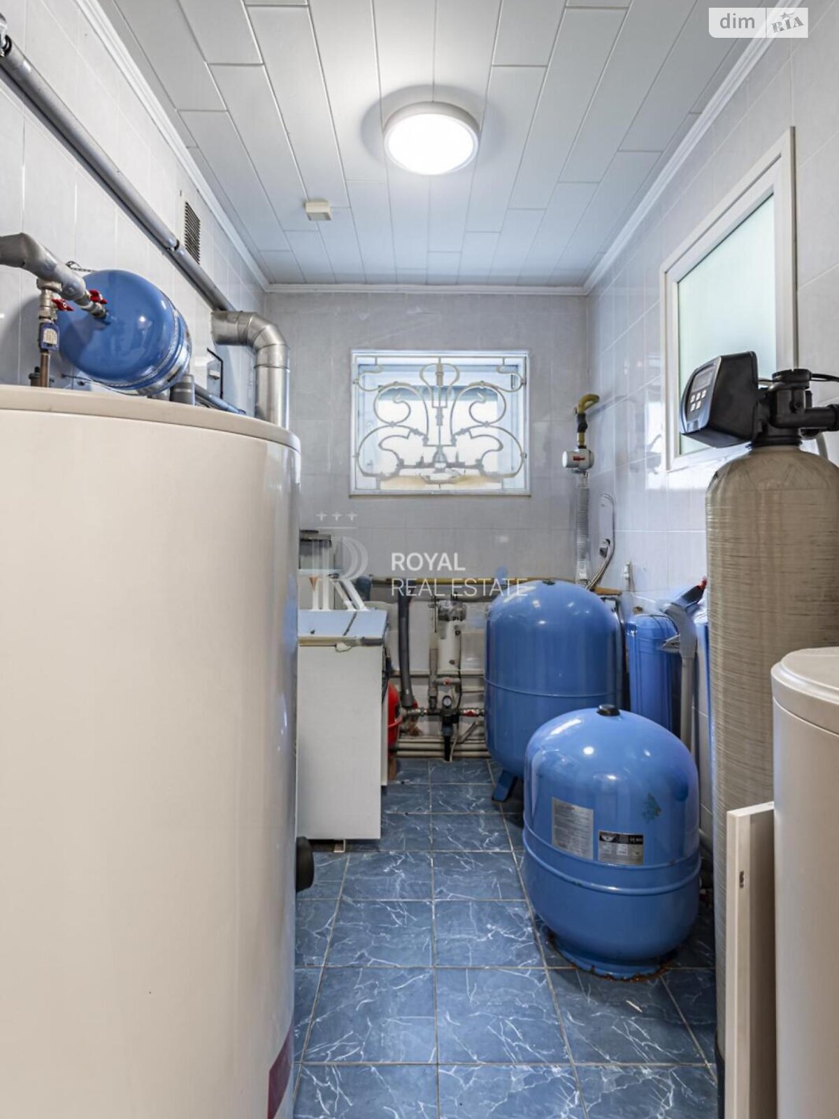 трехэтажный дом с верандой, 400 кв. м, кирпич. Продажа в Стоянке фото 1