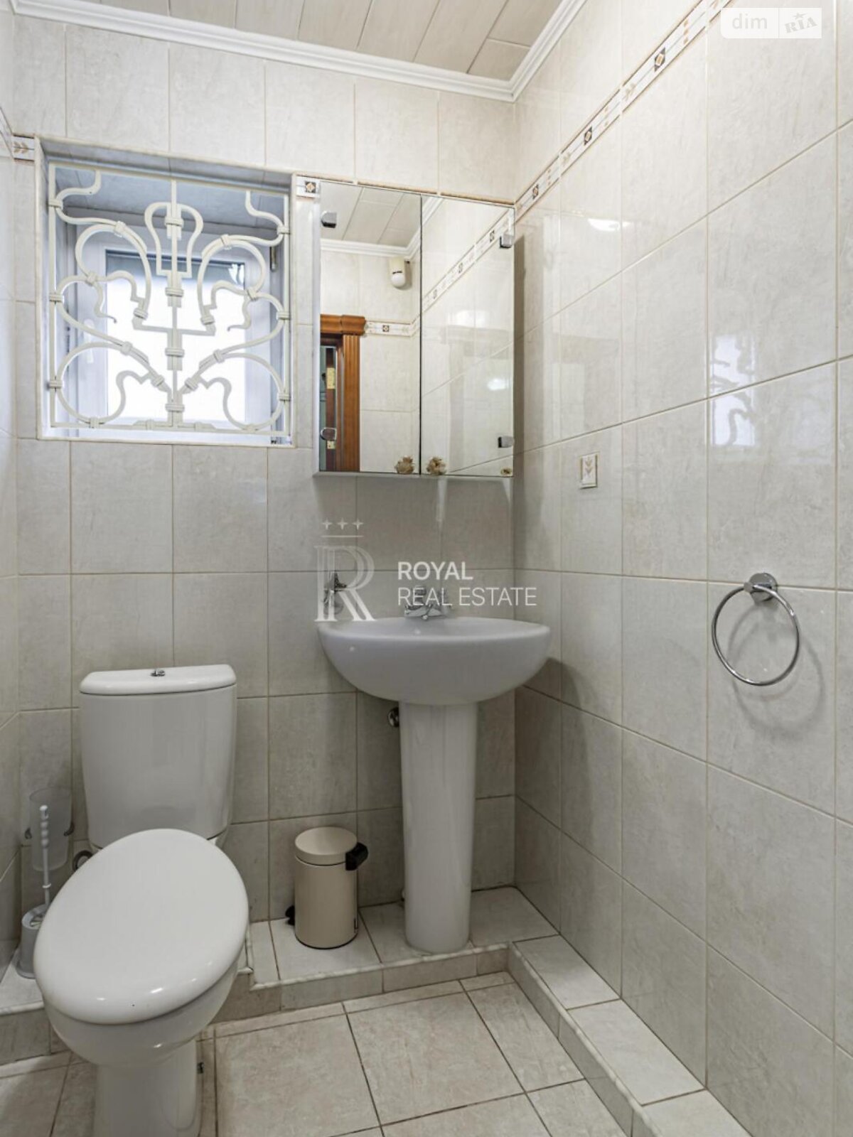 трехэтажный дом с верандой, 400 кв. м, кирпич. Продажа в Стоянке фото 1