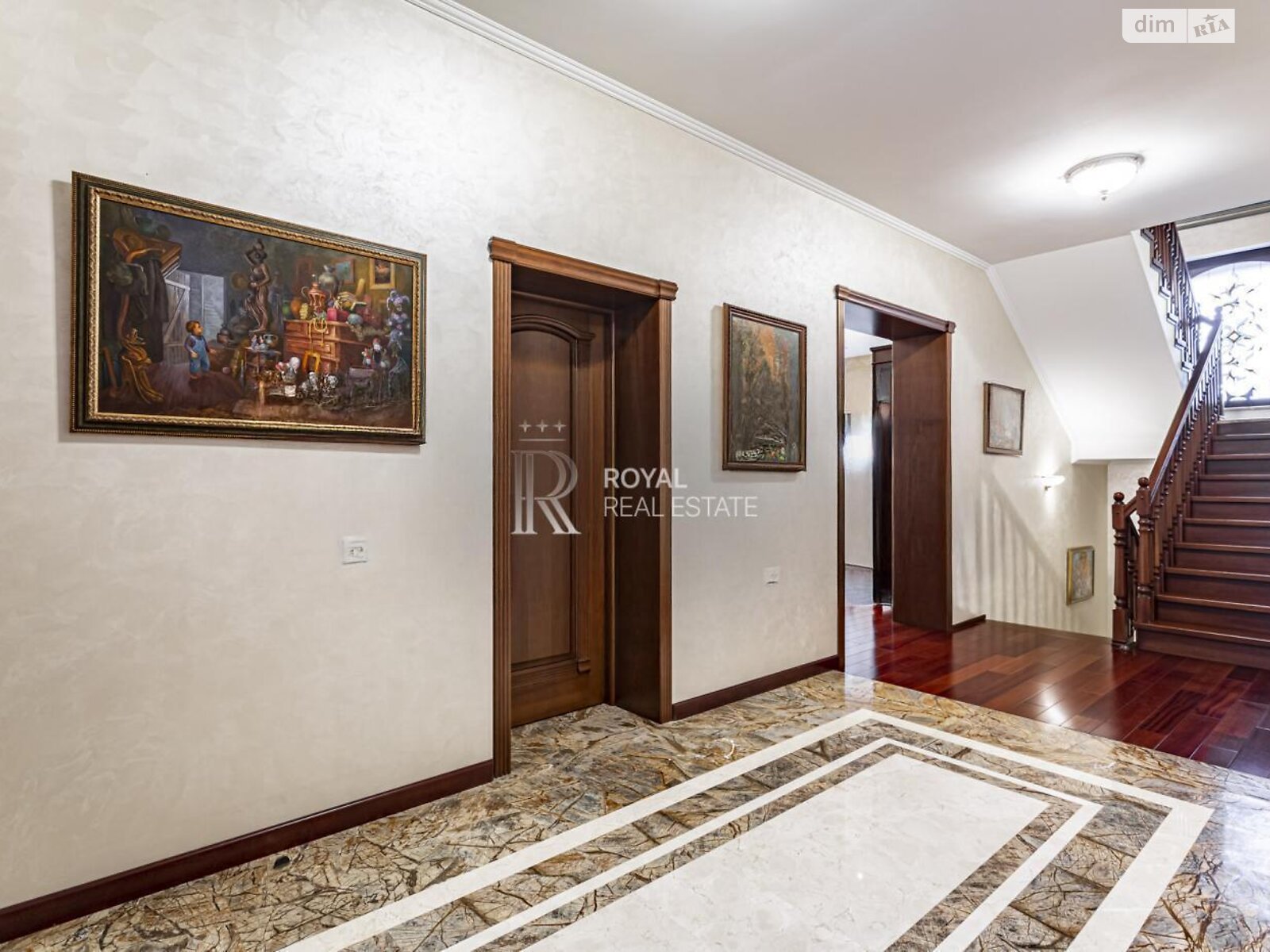 трехэтажный дом с верандой, 400 кв. м, кирпич. Продажа в Стоянке фото 1