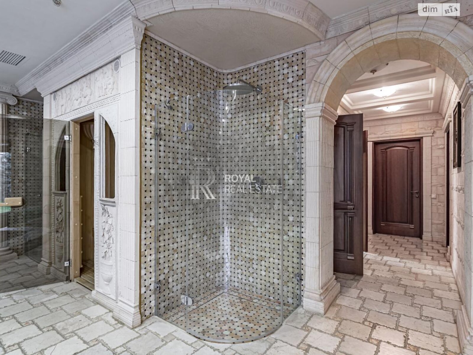 трехэтажный дом с верандой, 400 кв. м, кирпич. Продажа в Стоянке фото 1