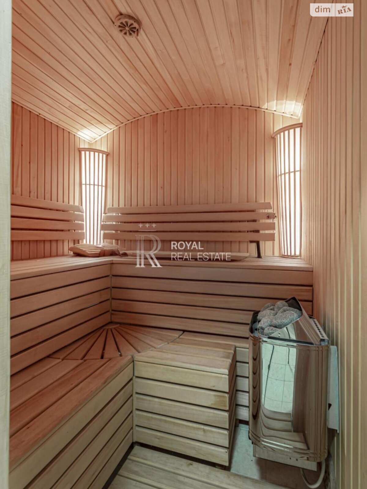 трехэтажный дом с верандой, 400 кв. м, кирпич. Продажа в Стоянке фото 1