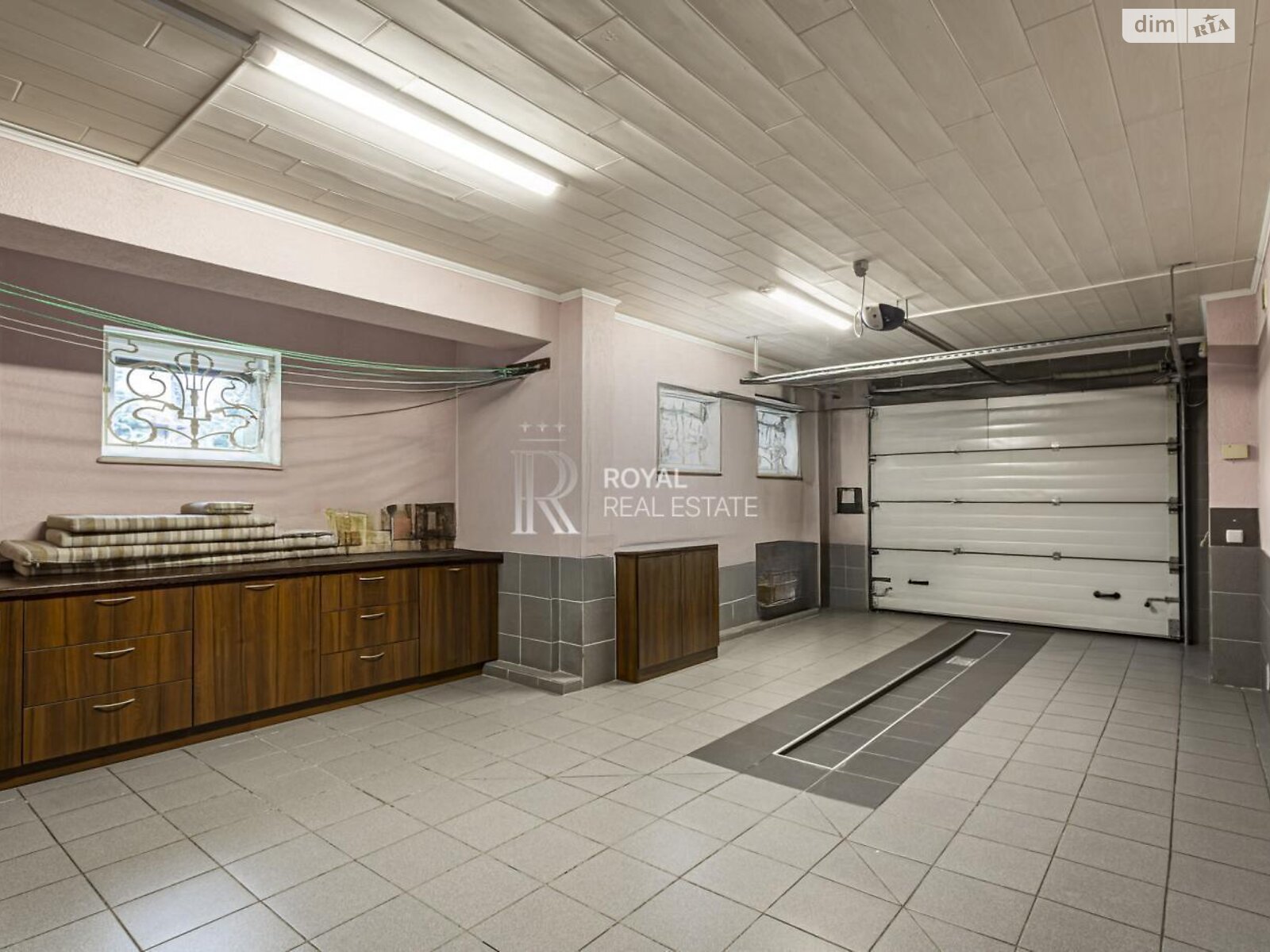 трехэтажный дом с верандой, 400 кв. м, кирпич. Продажа в Стоянке фото 1