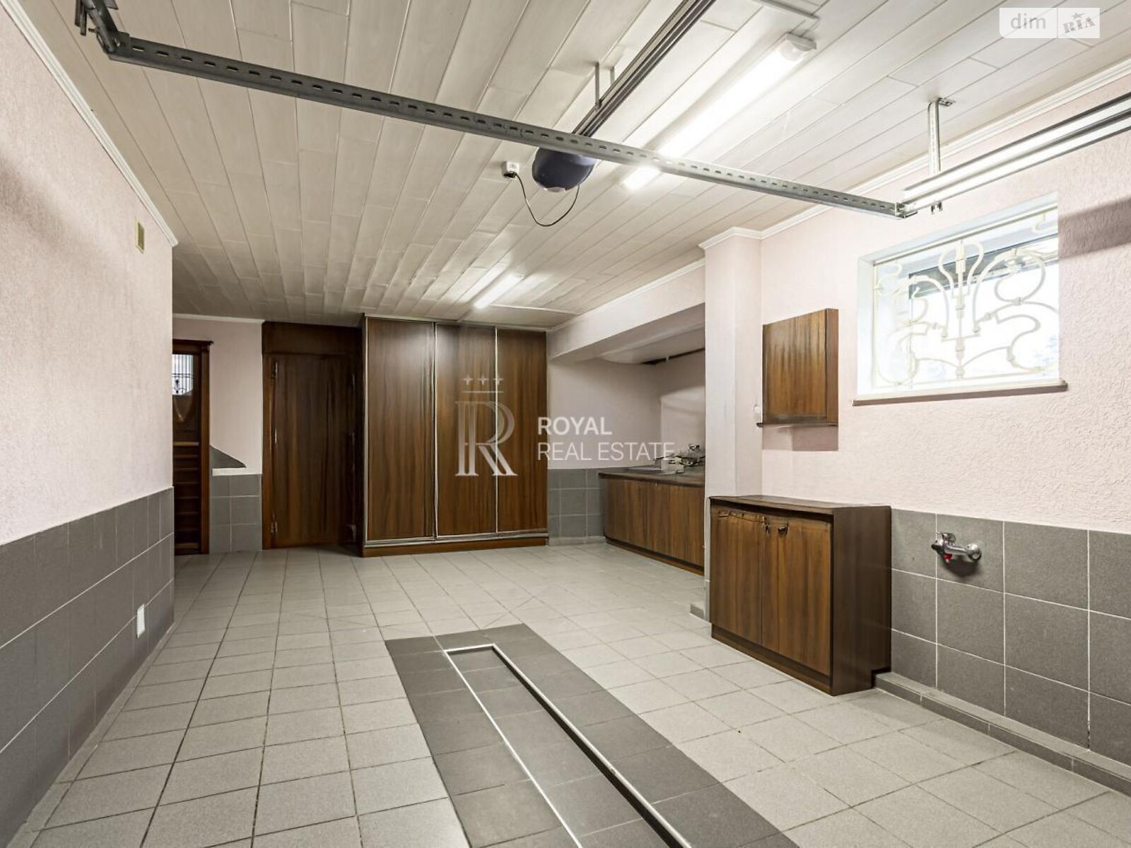 трехэтажный дом с верандой, 400 кв. м, кирпич. Продажа в Стоянке фото 1