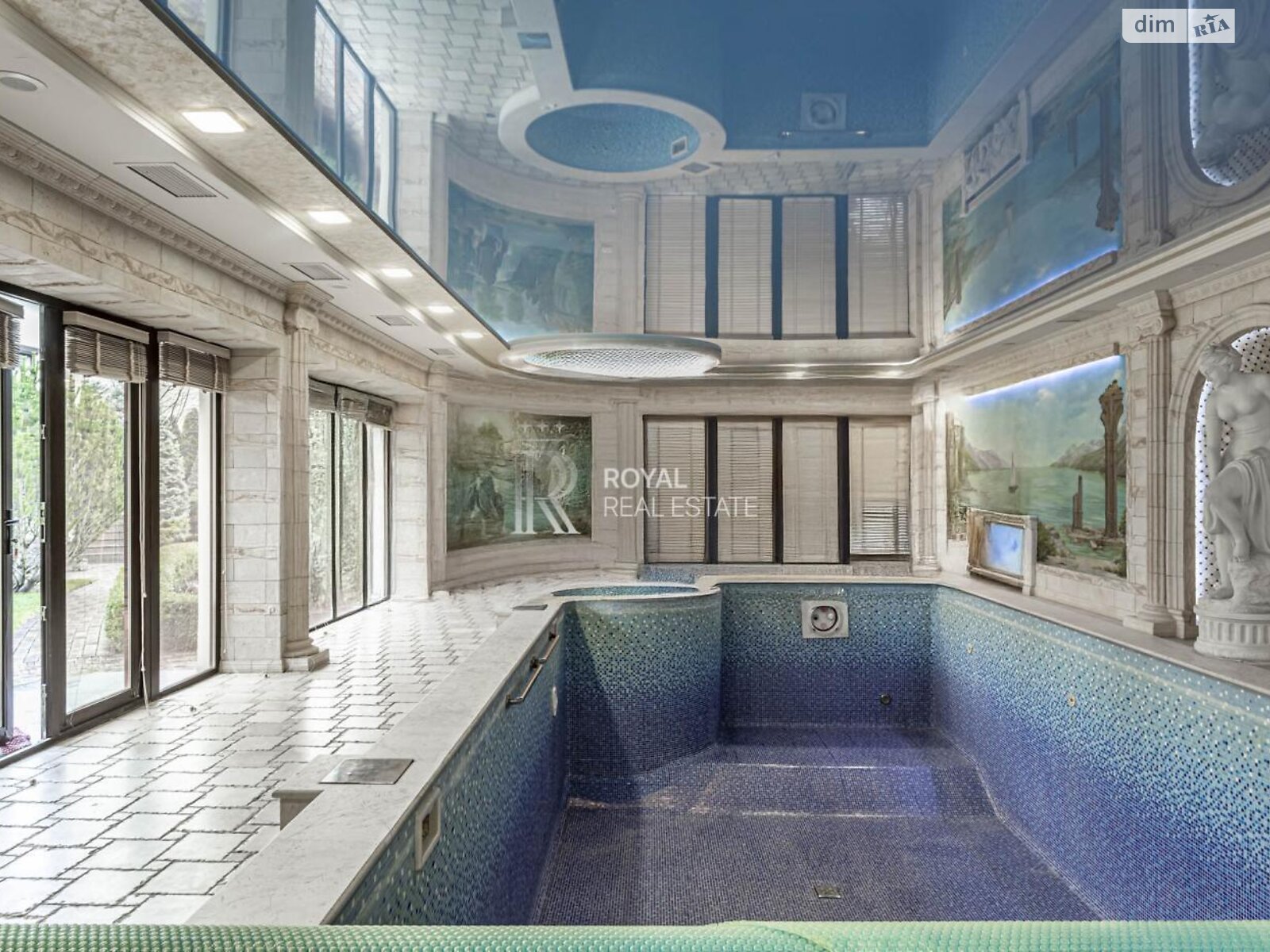 трехэтажный дом с верандой, 400 кв. м, кирпич. Продажа в Стоянке фото 1