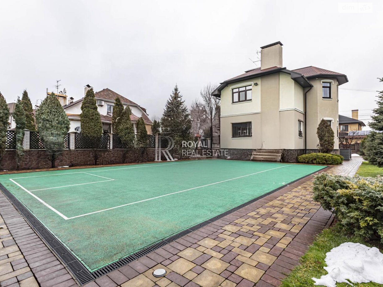 трехэтажный дом с верандой, 400 кв. м, кирпич. Продажа в Стоянке фото 1