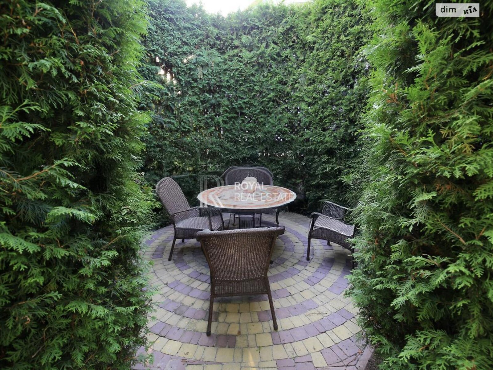 трехэтажный дом с верандой, 400 кв. м, кирпич. Продажа в Стоянке фото 1