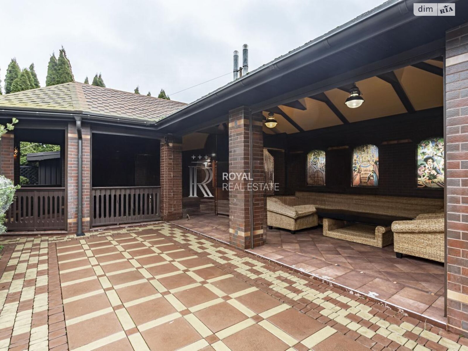 трехэтажный дом с верандой, 400 кв. м, кирпич. Продажа в Стоянке фото 1