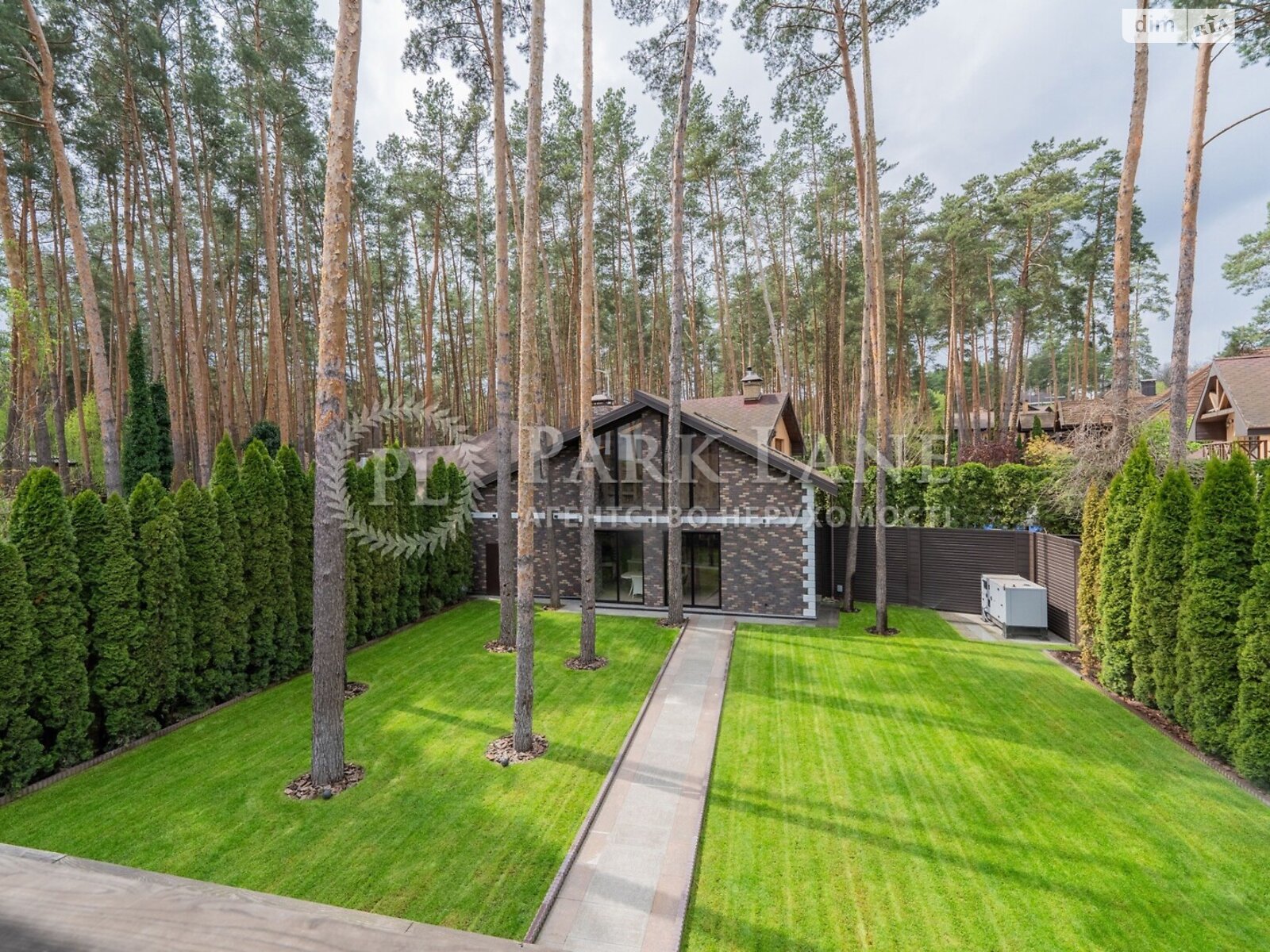 двоповерховий будинок з гаражем, 465 кв. м, цегла. Продаж у Стоянці фото 1