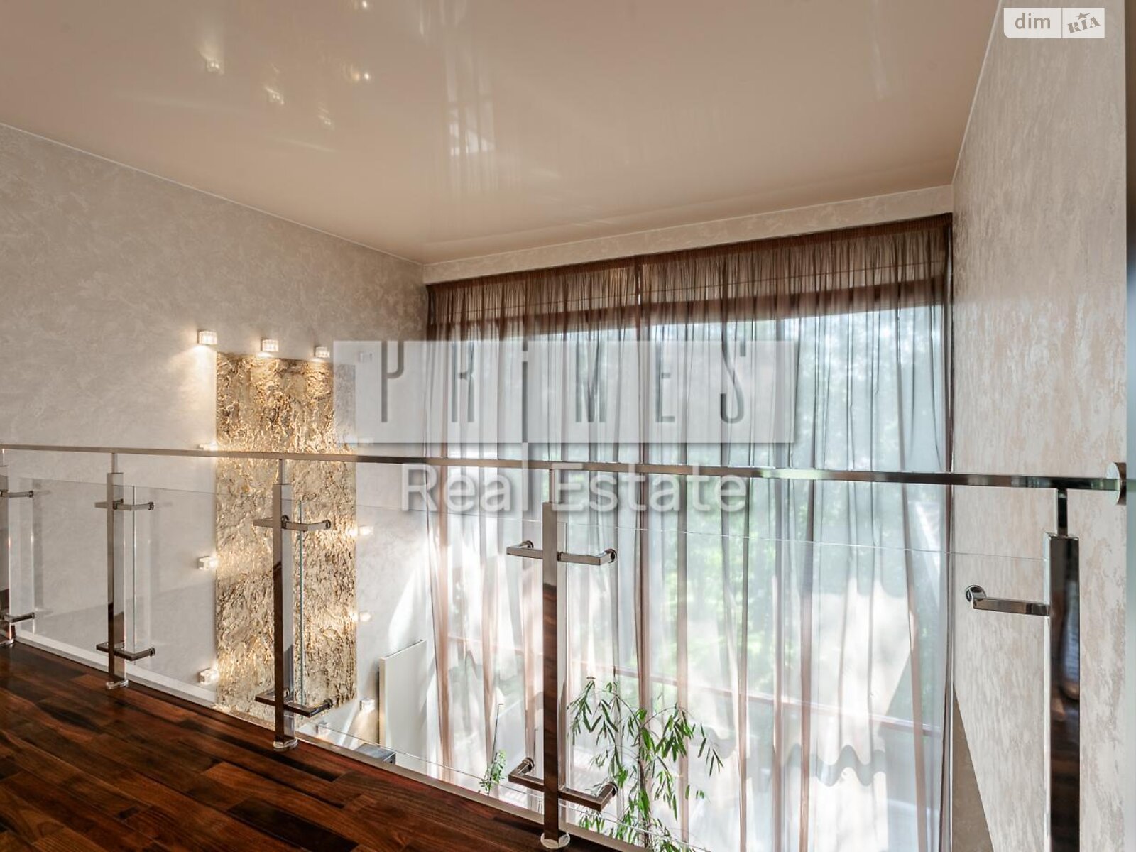 триповерховий будинок з верандою, 700 кв. м, цегла. Продаж у Стоянці фото 1