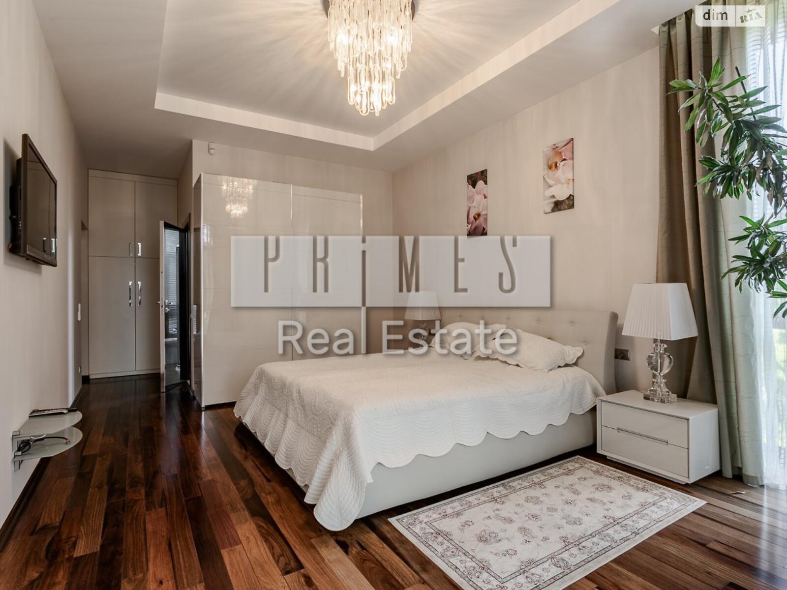 триповерховий будинок з верандою, 700 кв. м, цегла. Продаж у Стоянці фото 1 триповерховий будинок з верандою, 700 кв. м, цегла. Продаж у Стоянці фото 1