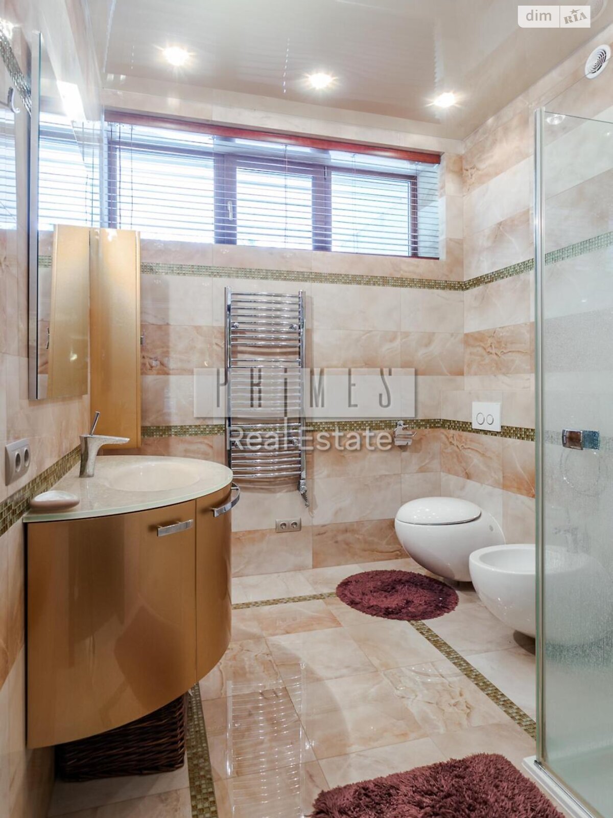 триповерховий будинок з верандою, 700 кв. м, цегла. Продаж у Стоянці фото 1 триповерховий будинок з верандою, 700 кв. м, цегла. Продаж у Стоянці фото 1