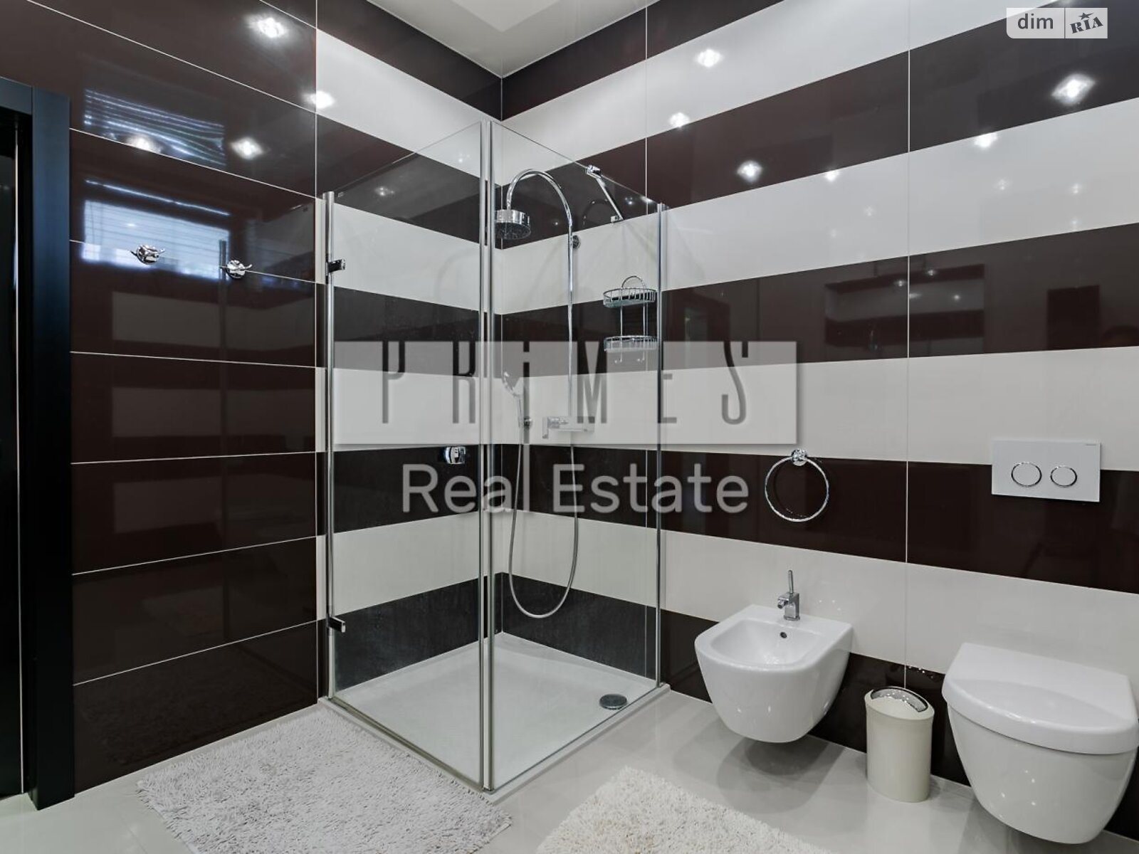 триповерховий будинок з верандою, 700 кв. м, цегла. Продаж у Стоянці фото 1 триповерховий будинок з верандою, 700 кв. м, цегла. Продаж у Стоянці фото 1