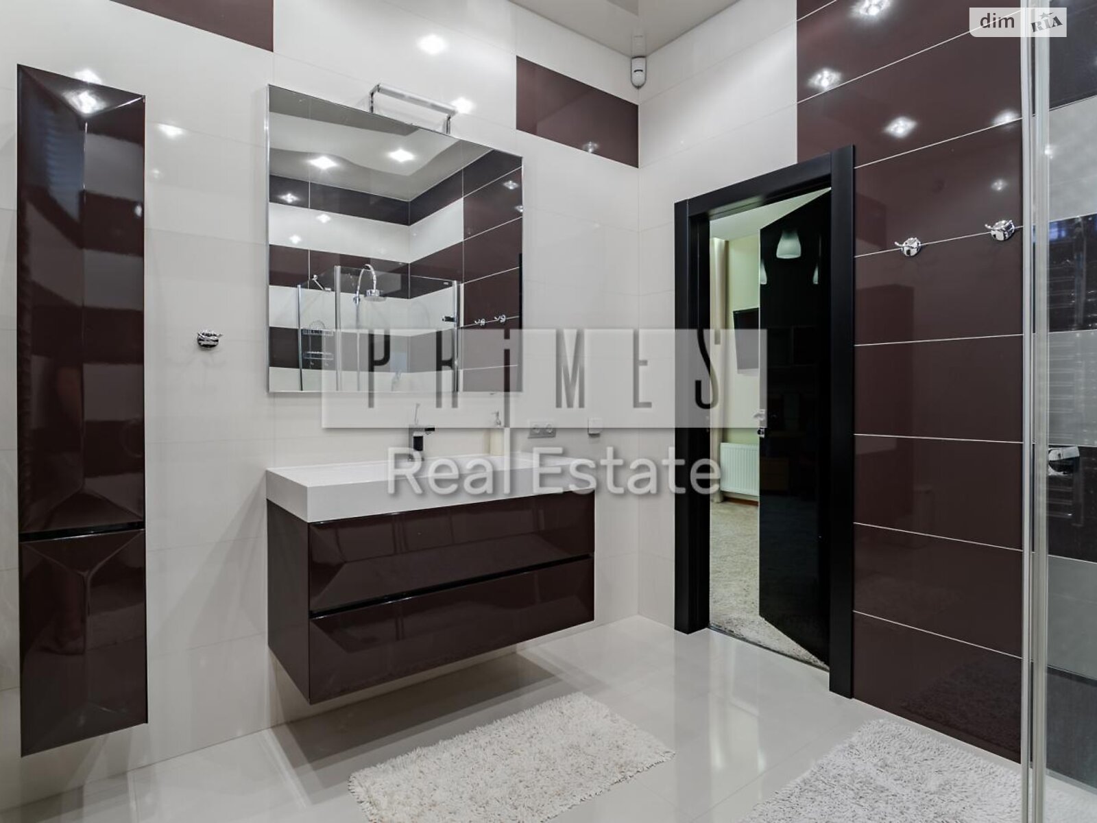 триповерховий будинок з верандою, 700 кв. м, цегла. Продаж у Стоянці фото 1 триповерховий будинок з верандою, 700 кв. м, цегла. Продаж у Стоянці фото 1