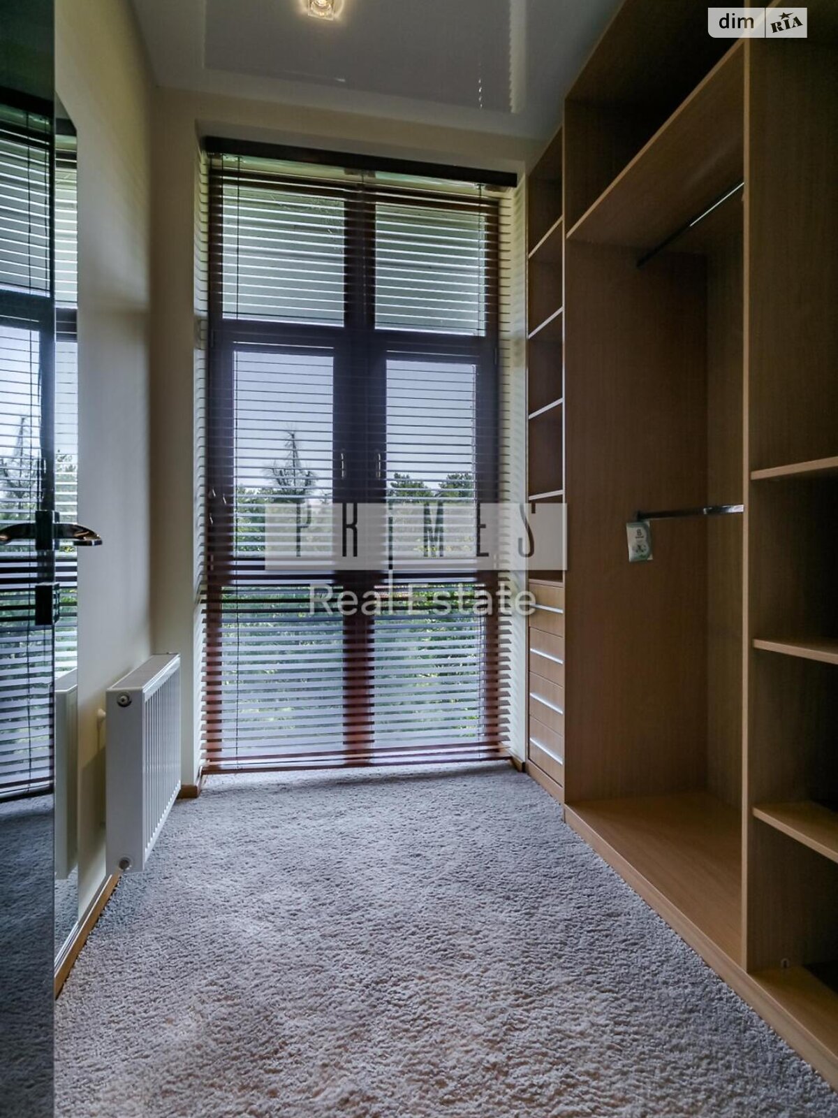 триповерховий будинок з верандою, 700 кв. м, цегла. Продаж у Стоянці фото 1