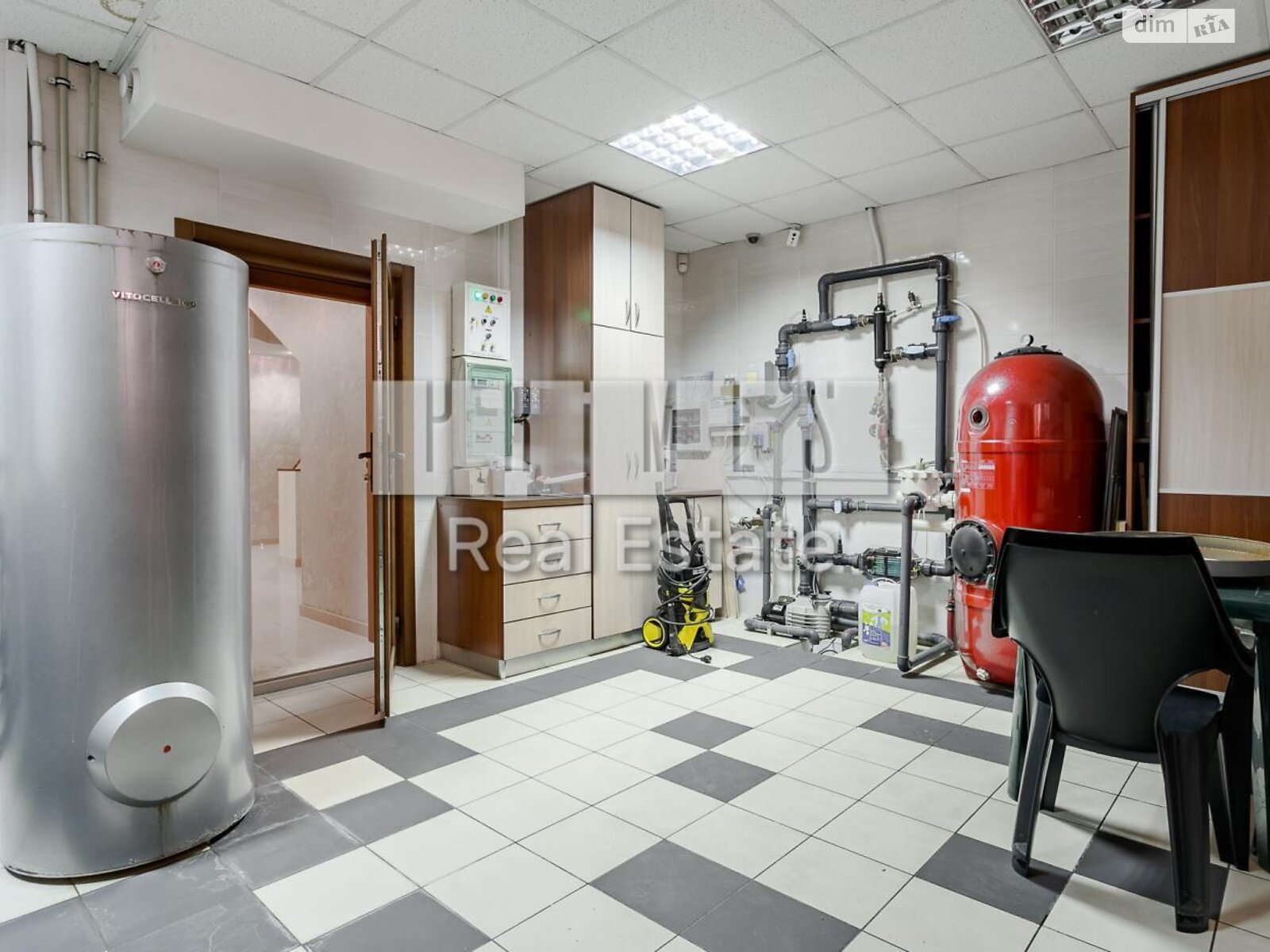 триповерховий будинок з верандою, 700 кв. м, цегла. Продаж у Стоянці фото 1 триповерховий будинок з верандою, 700 кв. м, цегла. Продаж у Стоянці фото 1
