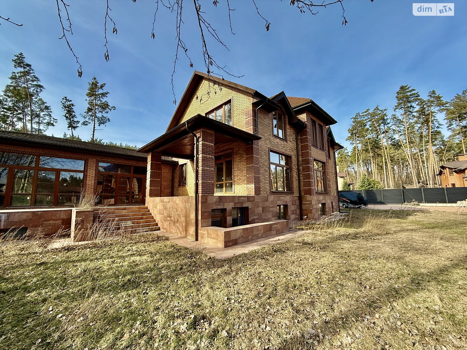 двухэтажный дом с верандой, 295.2 кв. м, кирпич. Продажа в Стоянке фото 1 двухэтажный дом с верандой, 295.2 кв. м, кирпич. Продажа в Стоянке фото 1