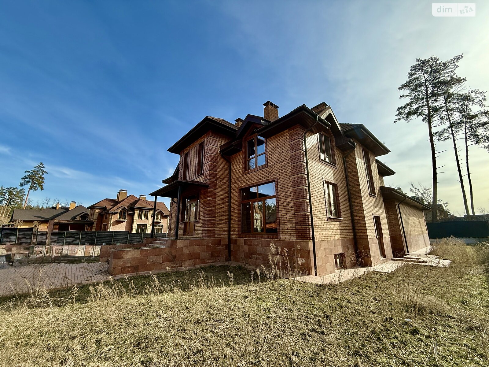 двухэтажный дом с верандой, 295.2 кв. м, кирпич. Продажа в Стоянке фото 1 двухэтажный дом с верандой, 295.2 кв. м, кирпич. Продажа в Стоянке фото 1