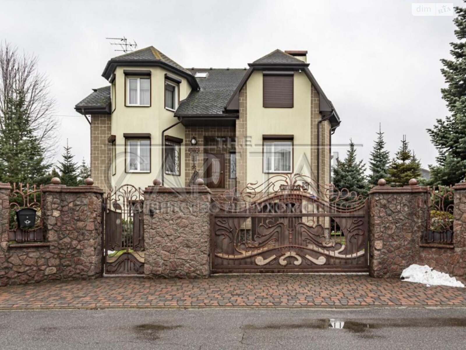триповерховий будинок з верандою, 361.7 кв. м, цегла. Продаж у Стоянці фото 1 триповерховий будинок з верандою, 361.7 кв. м, цегла. Продаж у Стоянці фото 1