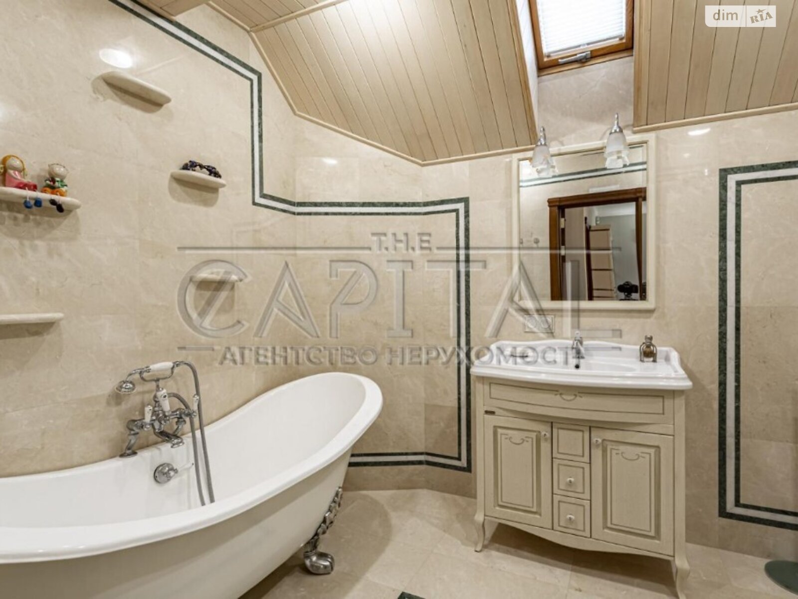 триповерховий будинок з верандою, 361.7 кв. м, цегла. Продаж у Стоянці фото 1 триповерховий будинок з верандою, 361.7 кв. м, цегла. Продаж у Стоянці фото 1