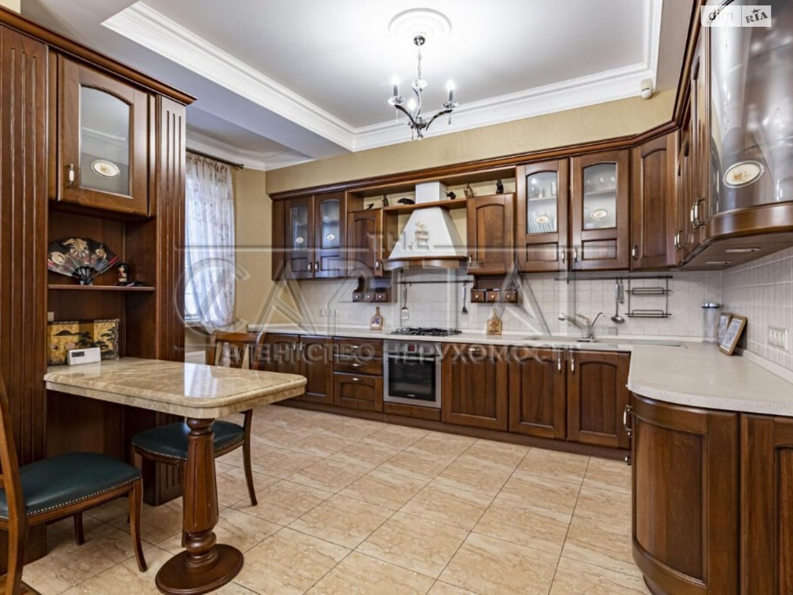 триповерховий будинок з верандою, 361.7 кв. м, цегла. Продаж у Стоянці фото 1 триповерховий будинок з верандою, 361.7 кв. м, цегла. Продаж у Стоянці фото 1