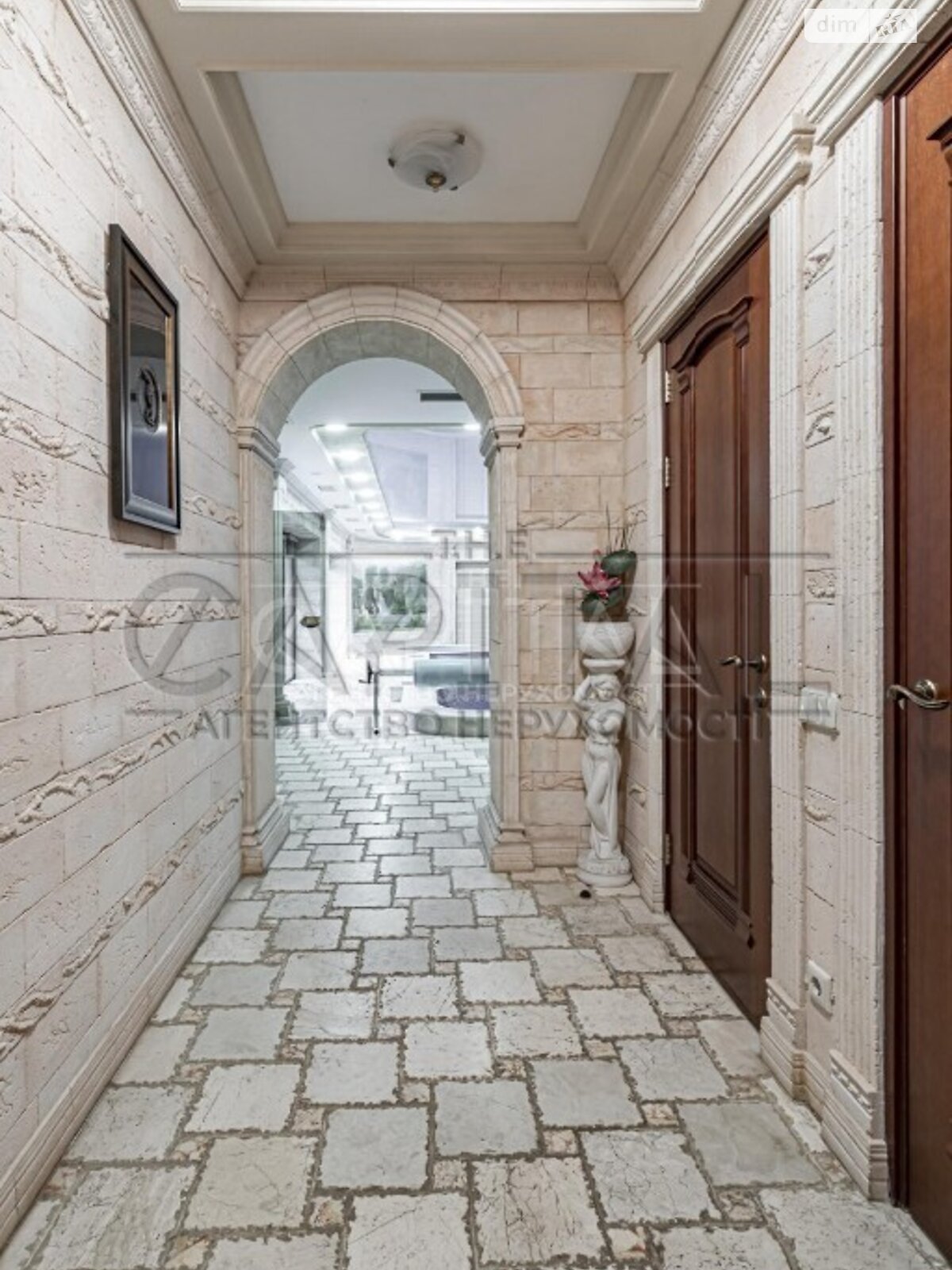 триповерховий будинок з верандою, 361.7 кв. м, цегла. Продаж у Стоянці фото 1 триповерховий будинок з верандою, 361.7 кв. м, цегла. Продаж у Стоянці фото 1