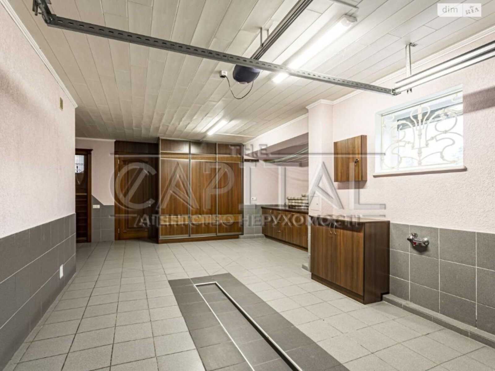 триповерховий будинок з верандою, 361.7 кв. м, цегла. Продаж у Стоянці фото 1 триповерховий будинок з верандою, 361.7 кв. м, цегла. Продаж у Стоянці фото 1