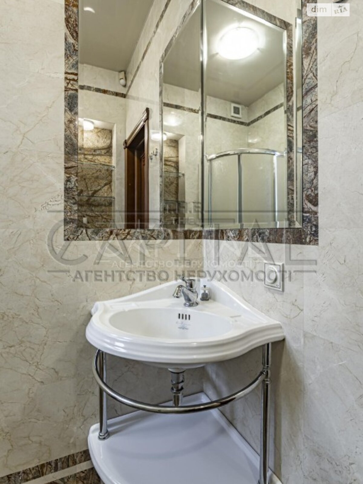 триповерховий будинок з верандою, 361.7 кв. м, цегла. Продаж у Стоянці фото 1 триповерховий будинок з верандою, 361.7 кв. м, цегла. Продаж у Стоянці фото 1