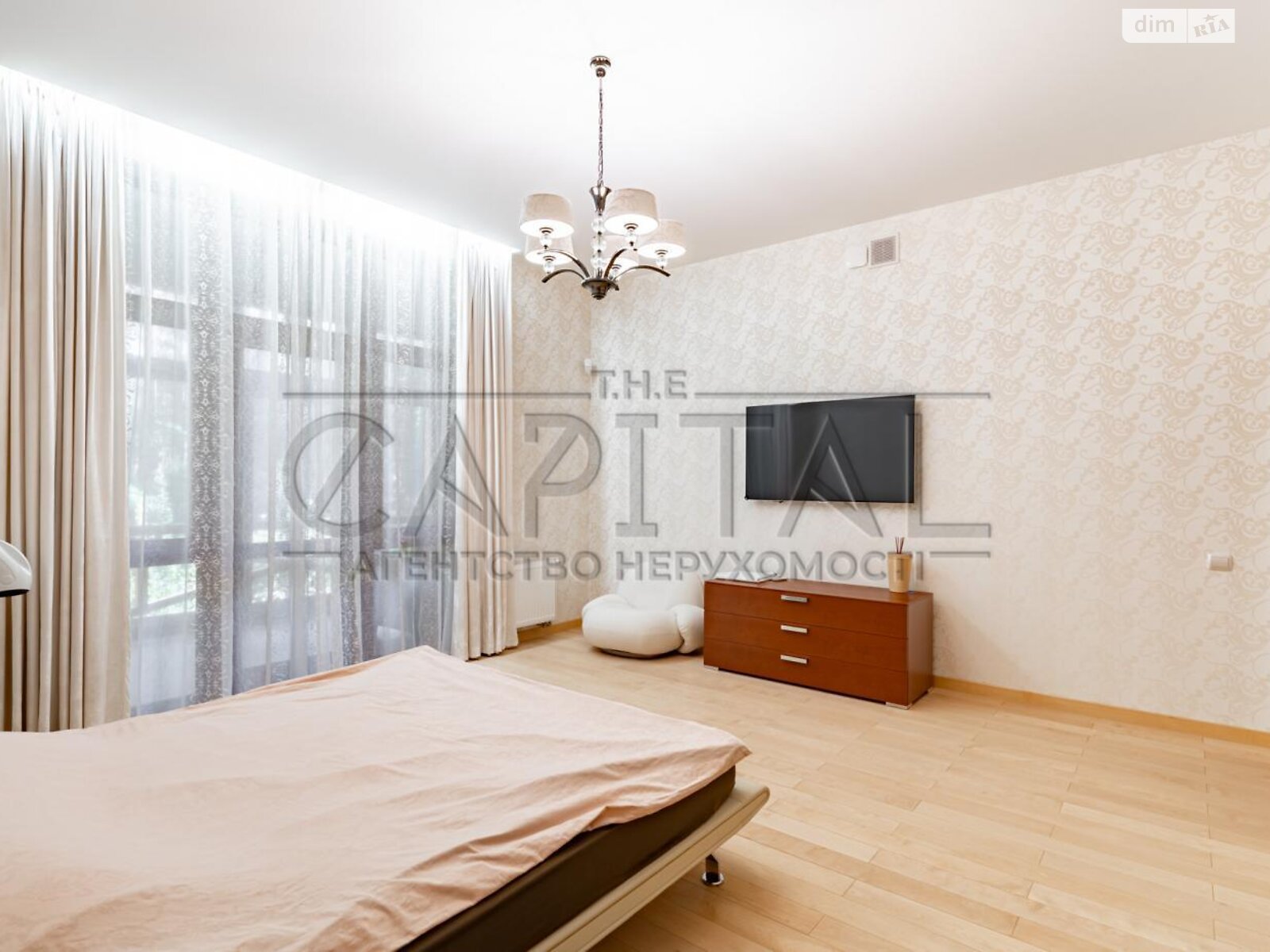 двухэтажный дом с гаражом, 845 кв. м, кирпич. Продажа в Стоянке фото 1 двухэтажный дом с гаражом, 845 кв. м, кирпич. Продажа в Стоянке фото 1