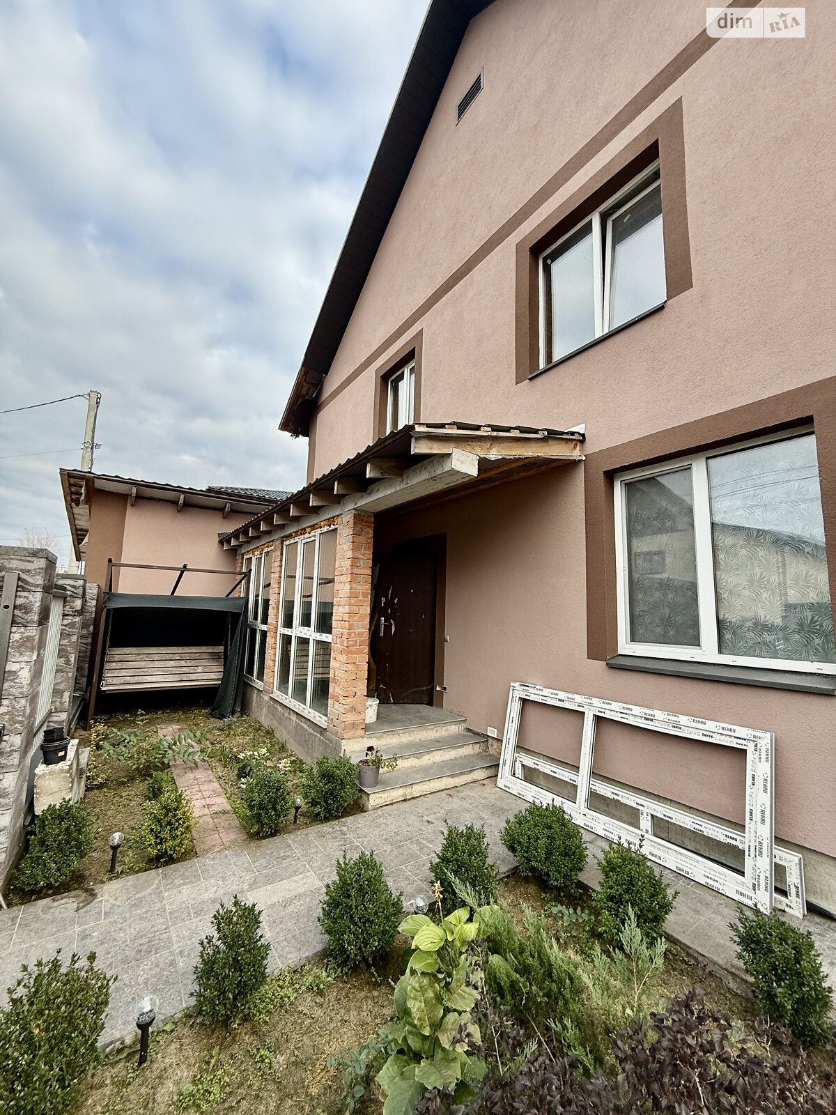 двоповерховий будинок з гаражем, 220 кв. м, цегла. Продаж у Стоянці фото 1 двоповерховий будинок з гаражем, 220 кв. м, цегла. Продаж у Стоянці фото 1