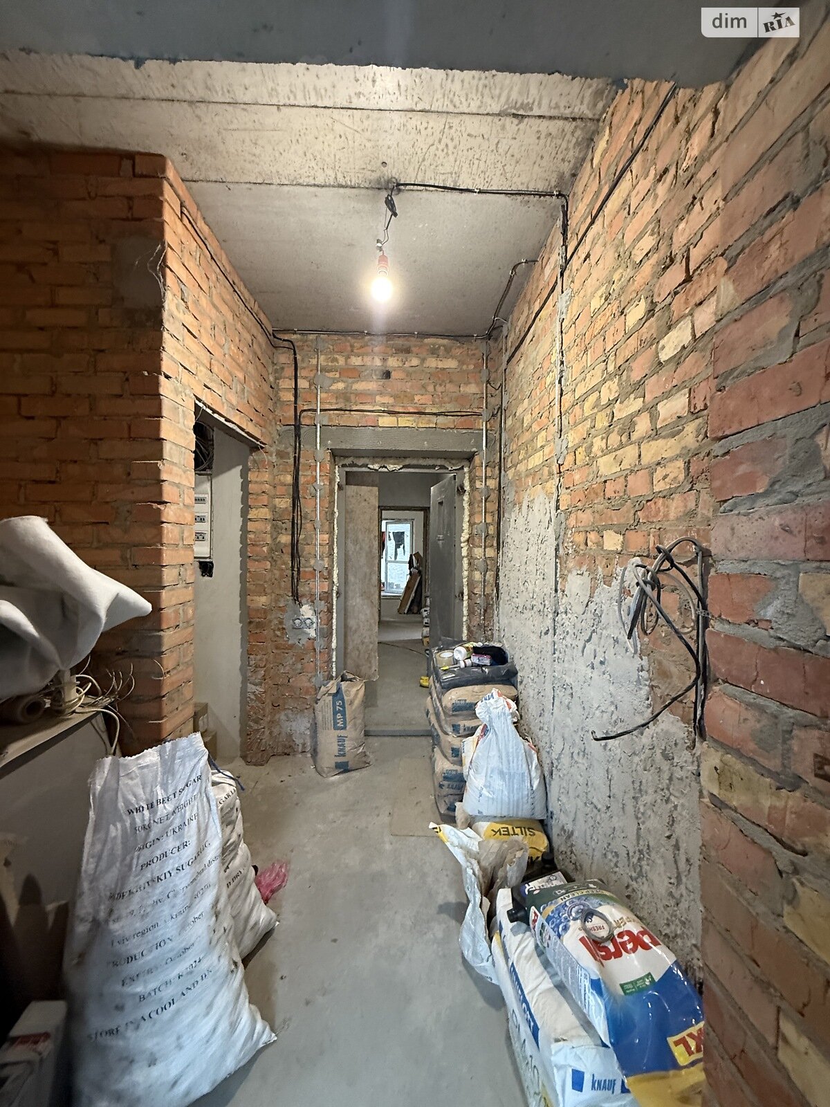 двухэтажный дом с гаражом, 200 кв. м, кирпич. Продажа в Стоянке фото 1