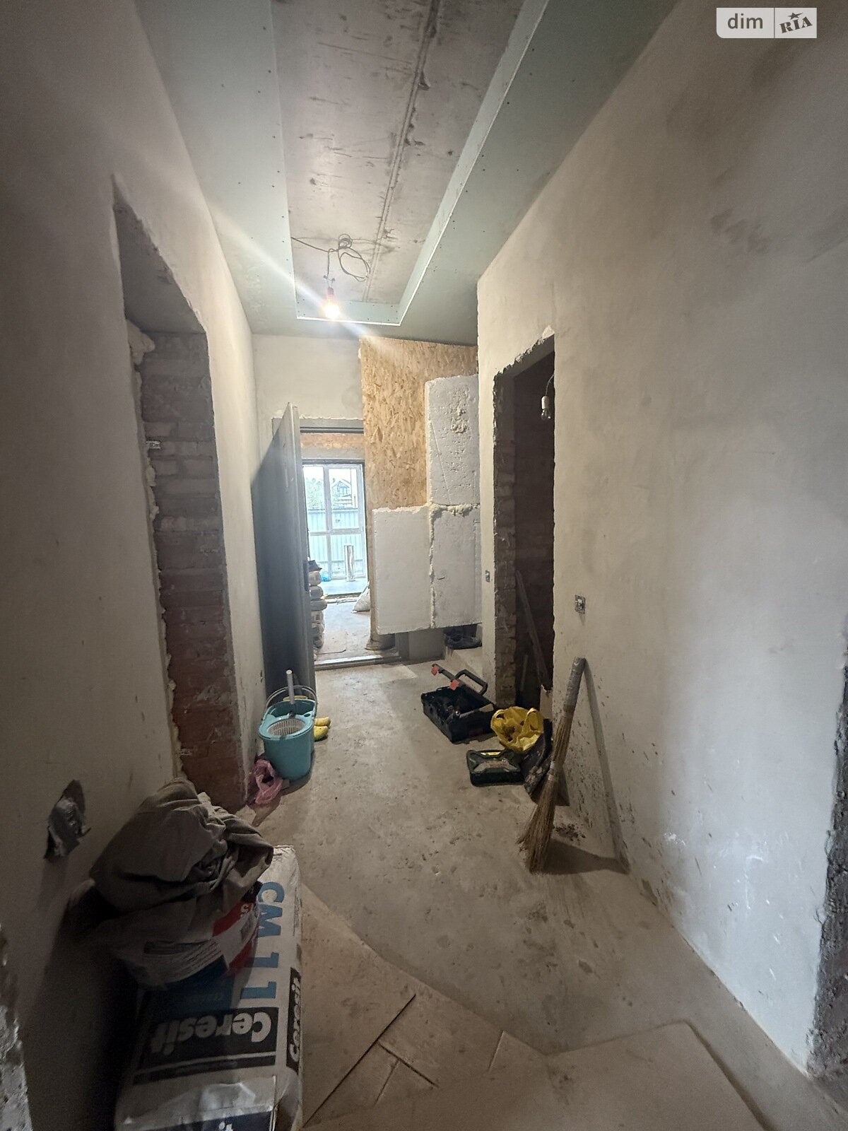 двухэтажный дом с гаражом, 200 кв. м, кирпич. Продажа в Стоянке фото 1