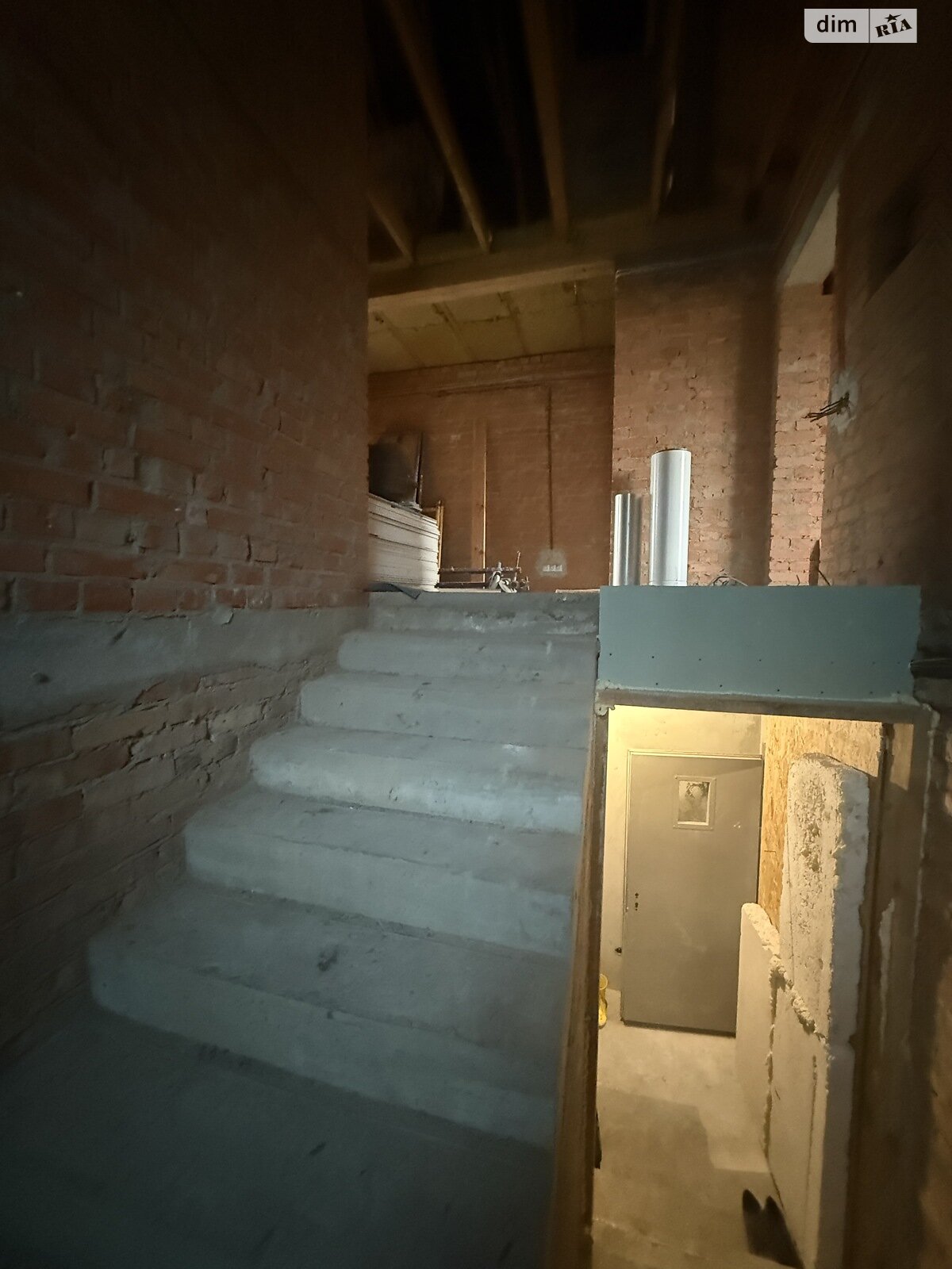 двухэтажный дом с гаражом, 200 кв. м, кирпич. Продажа в Стоянке фото 1