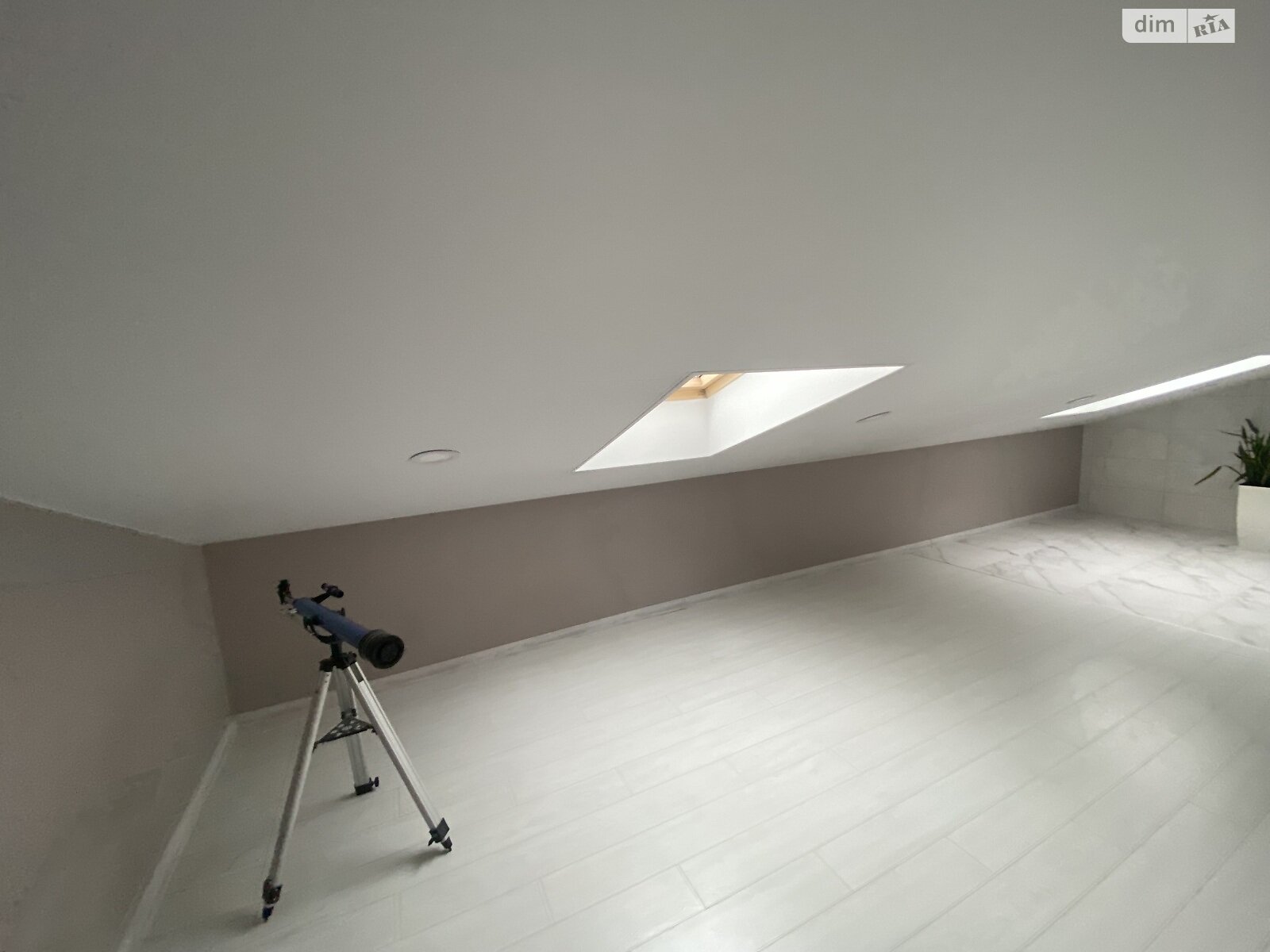 четырехэтажный дом с верандой, 310 кв. м, кирпич. Продажа в Стрижавке фото 1 четырехэтажный дом с верандой, 310 кв. м, кирпич. Продажа в Стрижавке фото 1