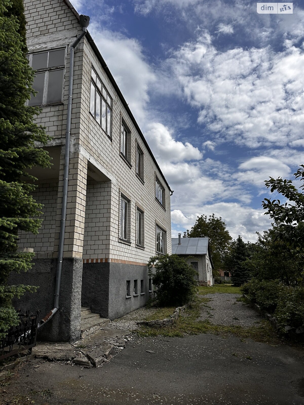 двухэтажный дом с гаражом, 480 кв. м, кирпич. Продажа в Стрижавке фото 1