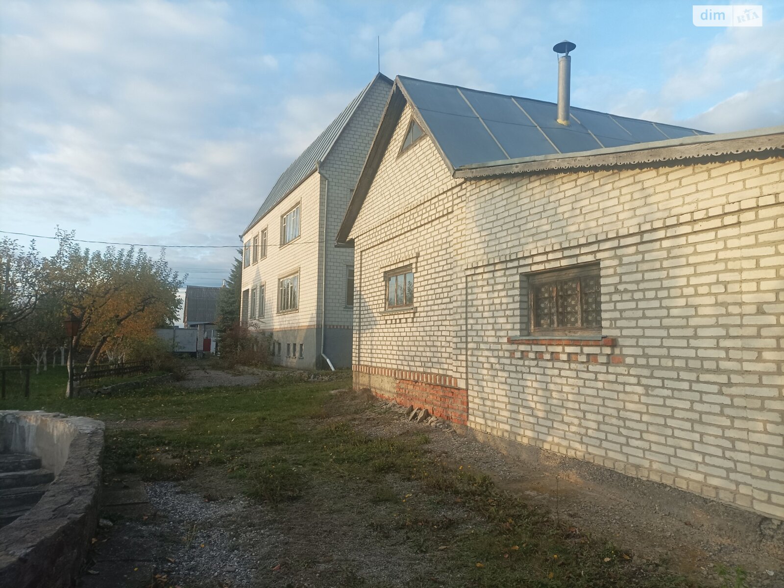 трехэтажный дом с верандой, 480 кв. м, кирпич. Продажа в Стрижавке фото 1 трехэтажный дом с верандой, 480 кв. м, кирпич. Продажа в Стрижавке фото 1