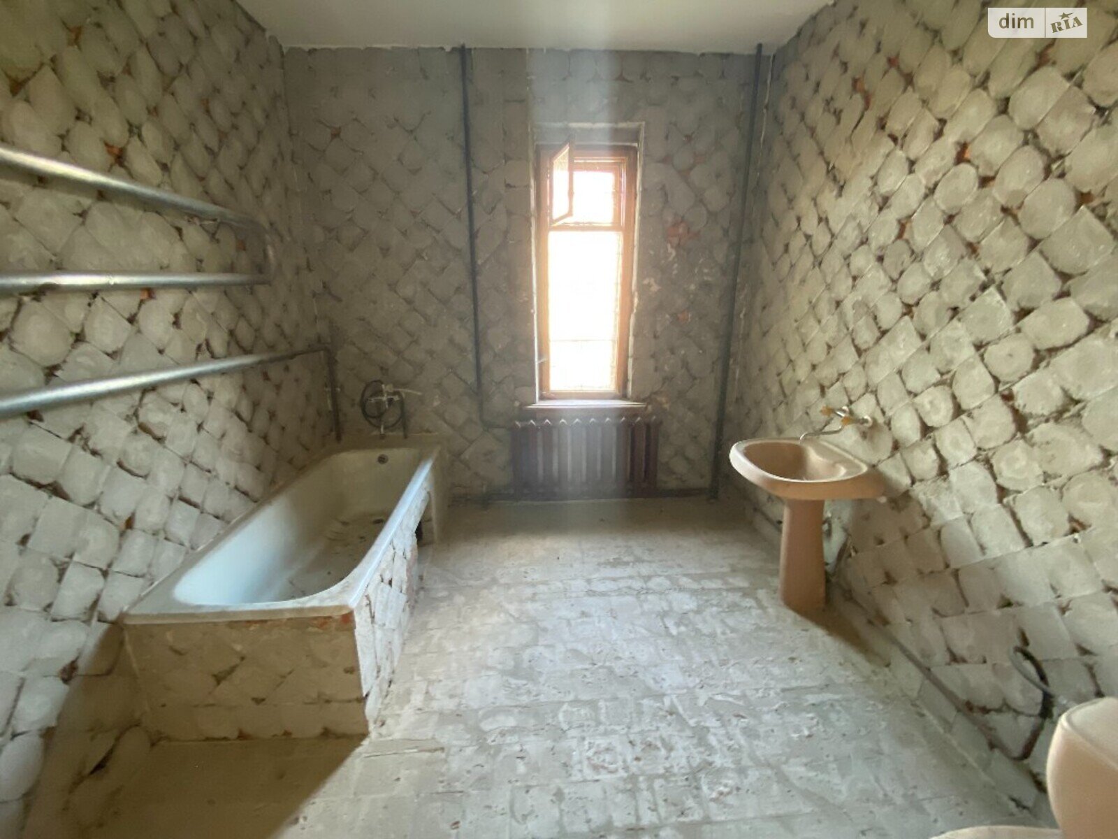 трехэтажный дом с отоплением, 480 кв. м, кирпич. Продажа в Стрижавке фото 1