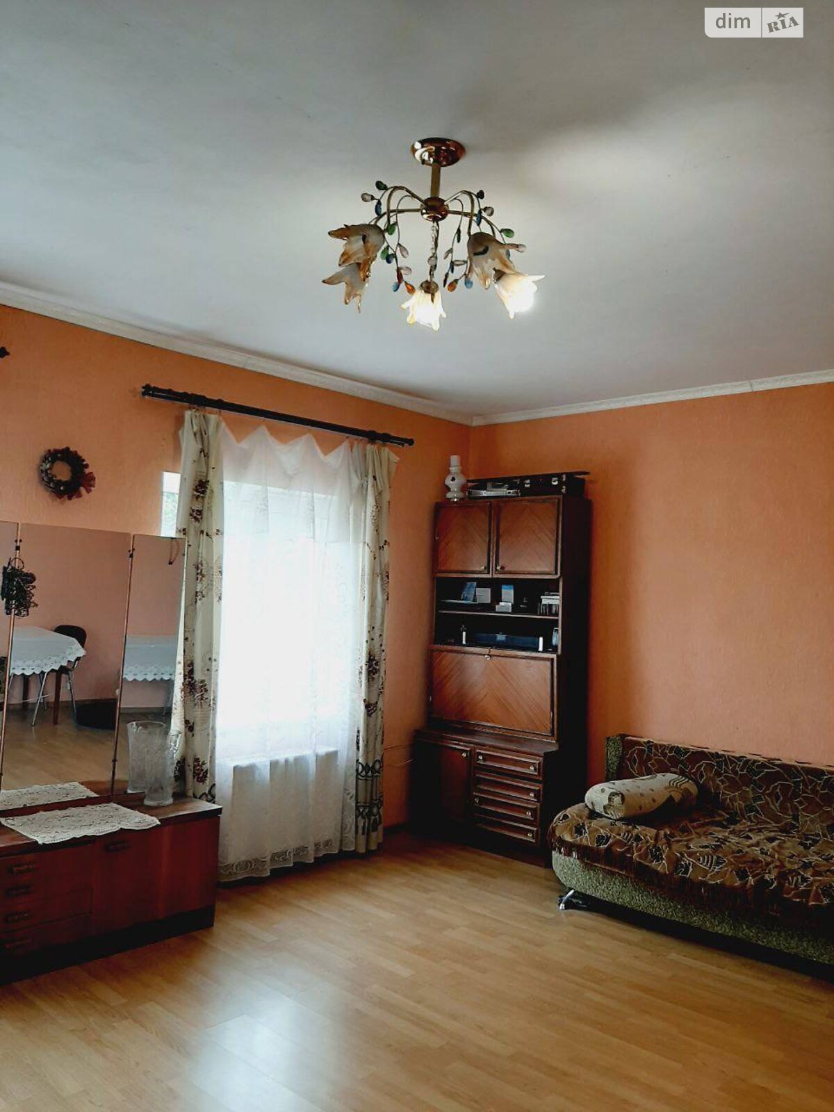 трехэтажный дом с гаражом, 300 кв. м, кирпич. Продажа в Сухом Лимане фото 1