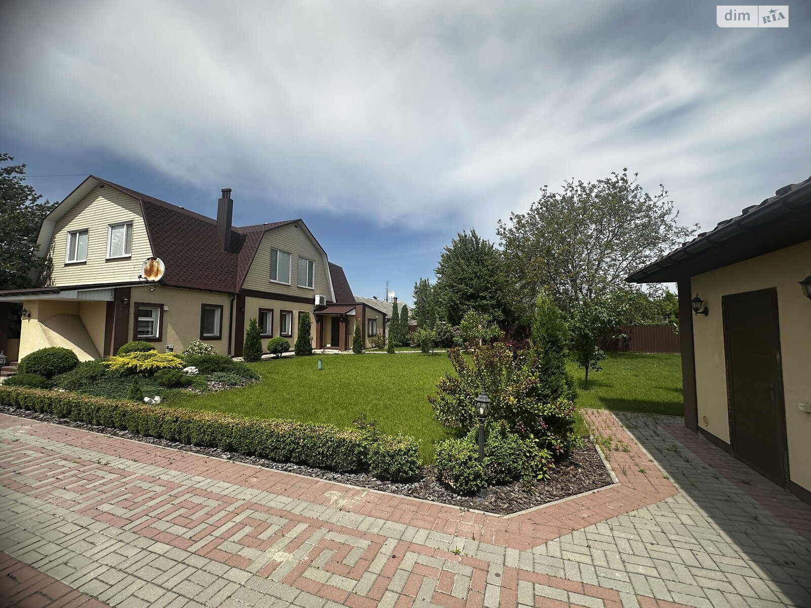 двухэтажный дом с гаражом, 235.6 кв. м, кирпич. Продажа в Сумах район Ковпаковский фото 1 двухэтажный дом с гаражом, 235.6 кв. м, кирпич. Продажа в Сумах район Ковпаковский фото 1