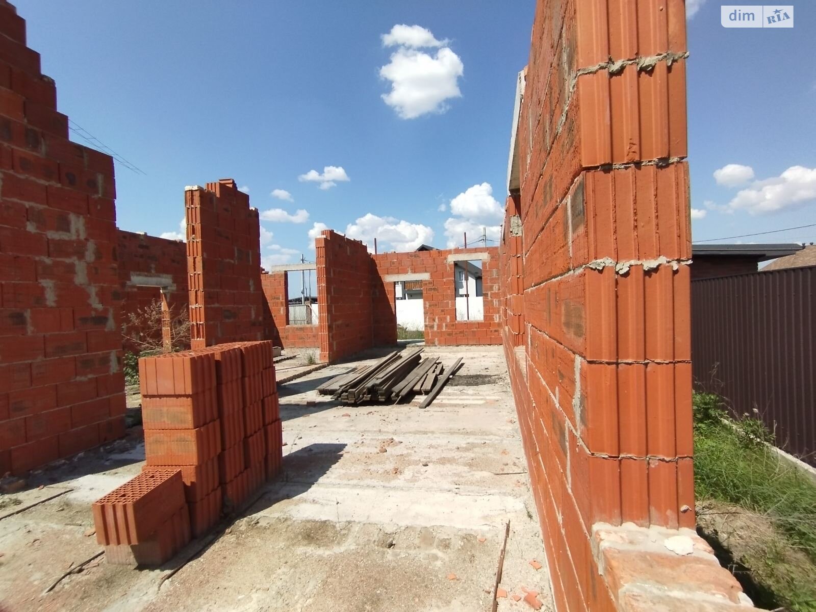 одноэтажный дом с гаражом, 169 кв. м, кирпич. Продажа в Сумах фото 1 одноэтажный дом с гаражом, 169 кв. м, кирпич. Продажа в Сумах фото 1