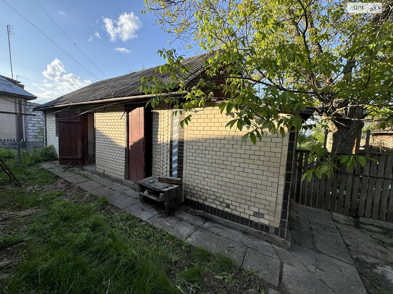 одноповерховий будинок з опаленням, 72 кв. м, шлакобетон. Продаж у Сутисках фото 1 одноповерховий будинок з опаленням, 72 кв. м, шлакобетон. Продаж у Сутисках фото 1