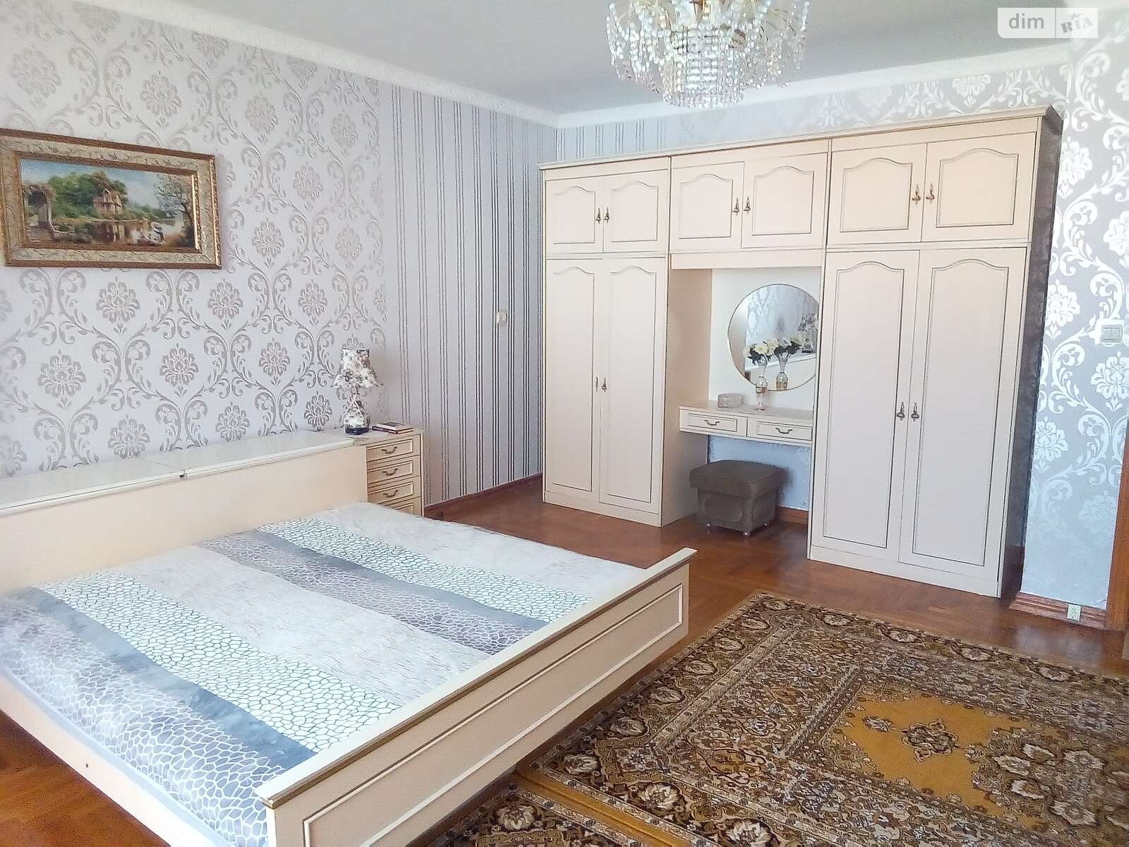 двоповерховий будинок з гаражем, 620 кв. м, цегла. Продаж у Сваляві фото 1 двоповерховий будинок з гаражем, 620 кв. м, цегла. Продаж у Сваляві фото 1